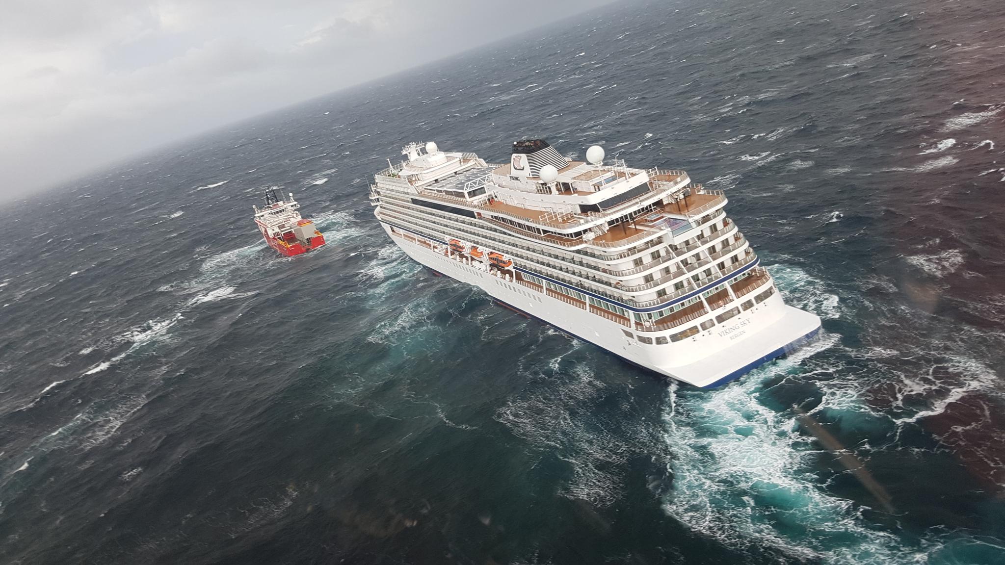 Søndag ble «Viking Sky» slept av beredskapsskipet «Ocean Response», som tilhører Atlantic Offshore på Ågotnes. Det er ett av rederiene som etter alt å dømme kan vente seg oppgjør fra forsikringsselskapet etter dramatikken på Hustadvika.