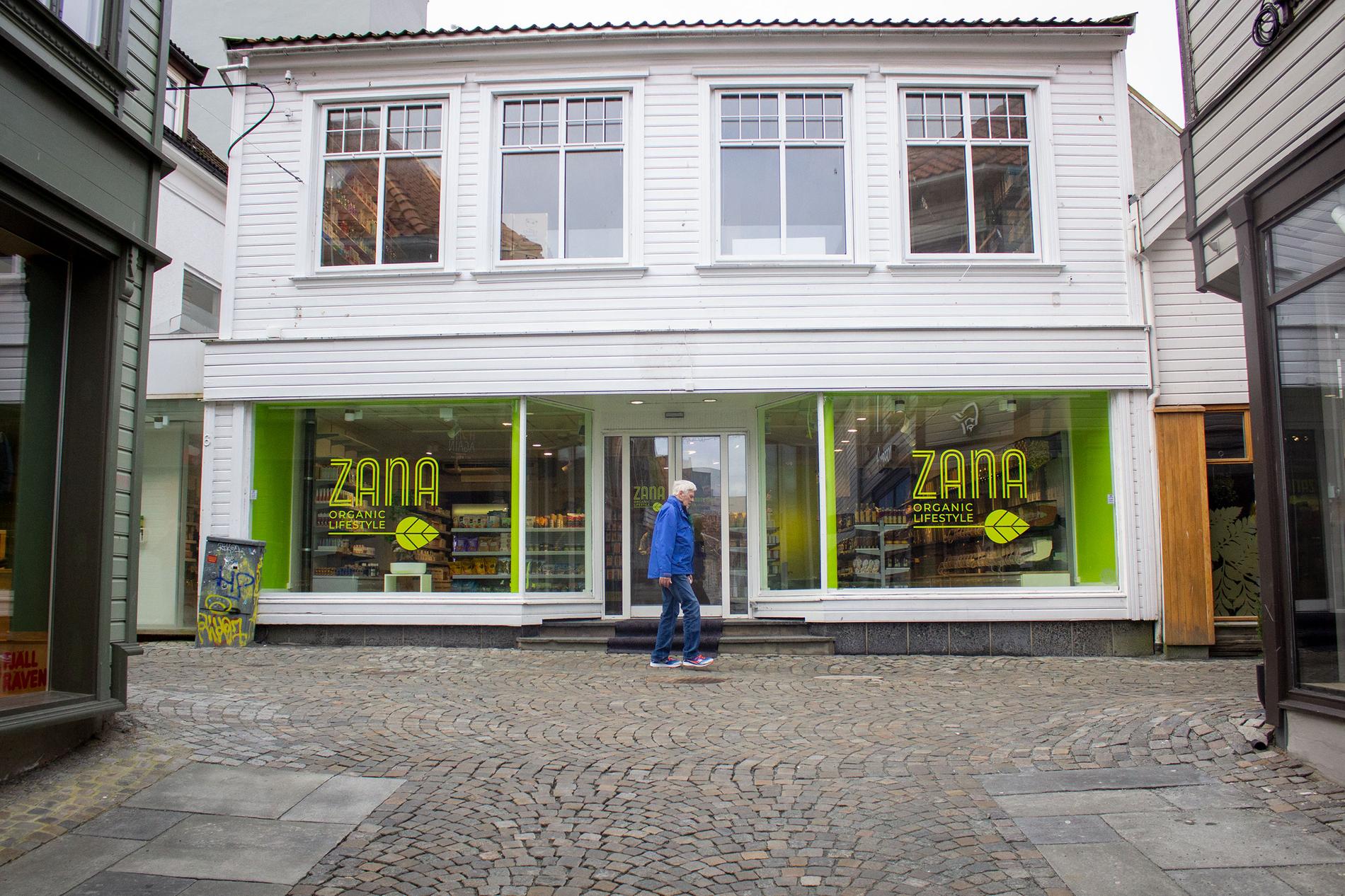 Fra før har Zana to butikker i Trondheim. Disse går under navnet Etikken, men er nå i ferd med å skifte navn. I Stavanger har Zana tatt over de gamle lokalene til Ting i Laugmannsgata. 
