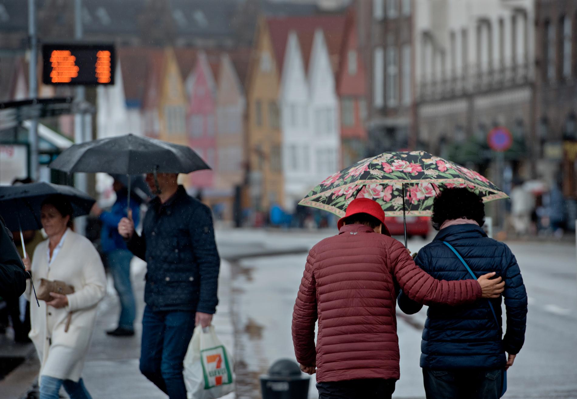 TILBAKEBLIKK: Den 25. juni i fjor fikk Bergen regnrekord hvor det hadde regnet 25 dager på rad. 