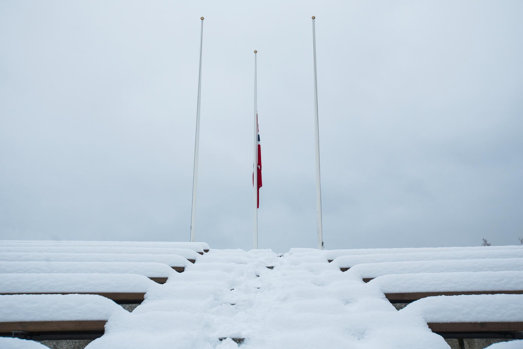 Universitetet i Sørøst-Norge Campus Bø, flagget på halv stang tirsdag ettermiddag, etter at det ble kjent at to av deres studenter er blitt drept under en privat ferie i Marokko. 