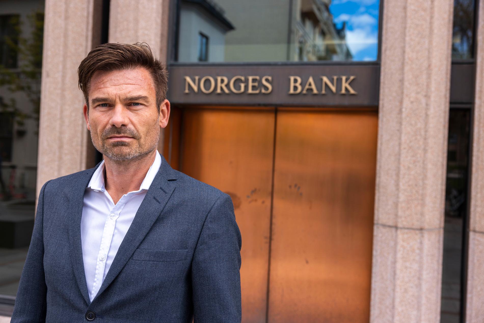  Sjeføkonom i LO, Roger Bjørnstad mener Norges Bank må være forsiktig og langsiktig med rentesettingen når inflasjonen kommer fra utlandet. 
