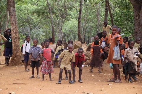 Anne Rakel har vært i Zimbabwe flere ganger, og det er disse barna hun håper å kunne hjelpe.