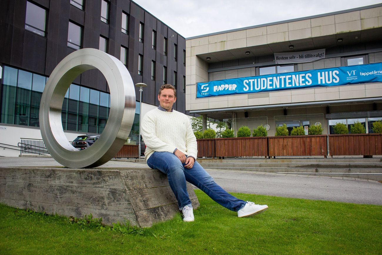 Leder i Studentorganisasjonen i Stavanger, Joachim Børlie, mener hele lånepakken til studentene burde kommet som stipend. 