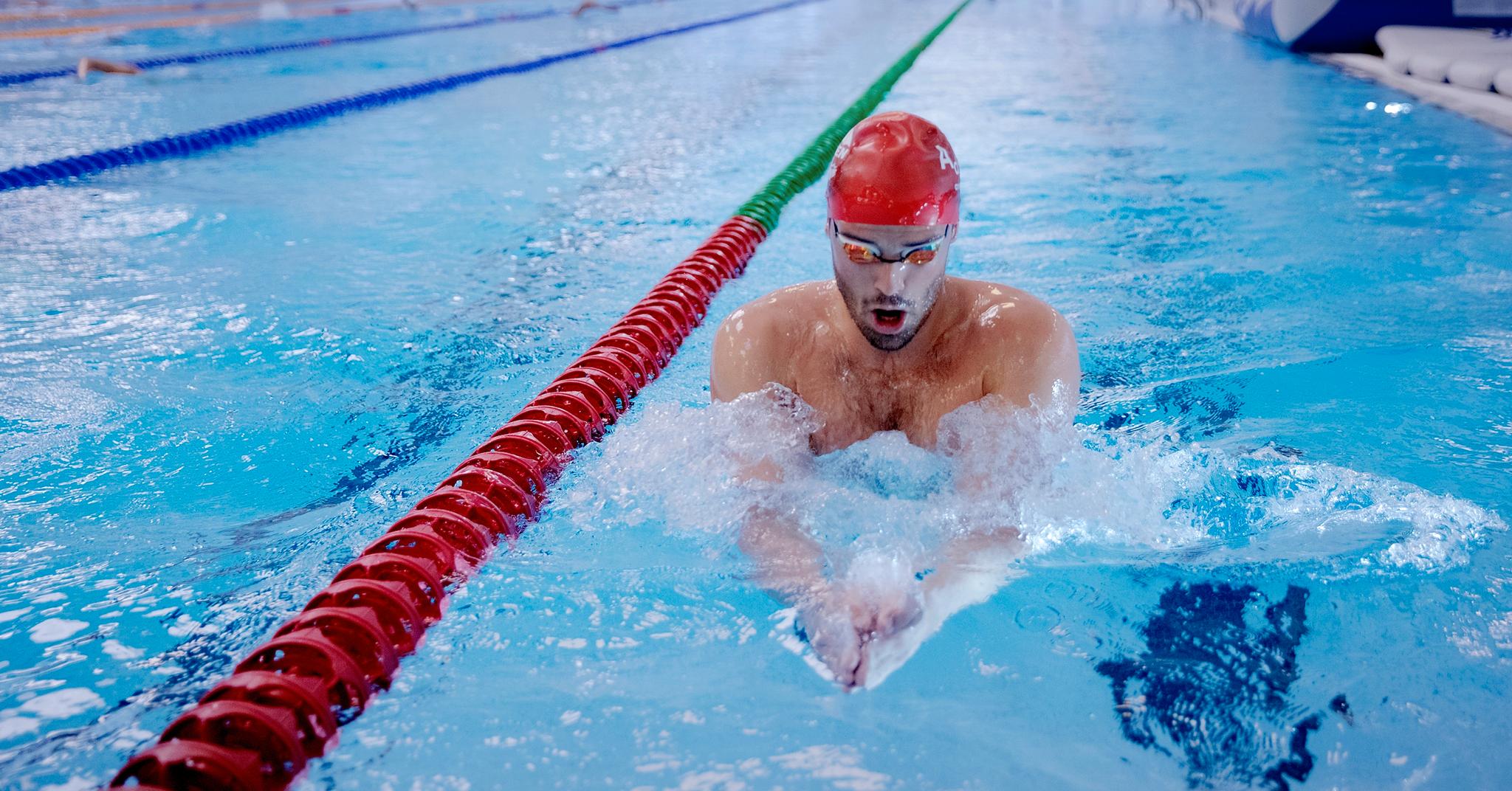 – Han har et godt rykte i svømme-Norden, sier Markus Lie (25) om den nye hovedtreneren i Bergensvømmerne. Her fra trening i ADO Arena.