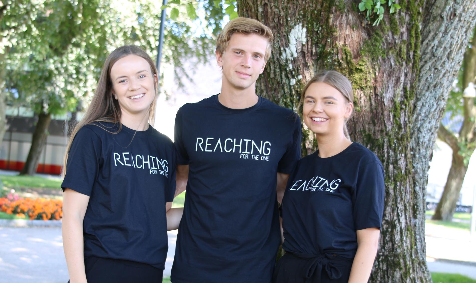 Malene Hallandvik (26) (f.v.), Magnus Hallandvik (21) og Caroline Hervik (21) har sammen med kompisen Jean Christian Rugamba (23) (ikke avbildet) startet organisasjonen Reaching. 