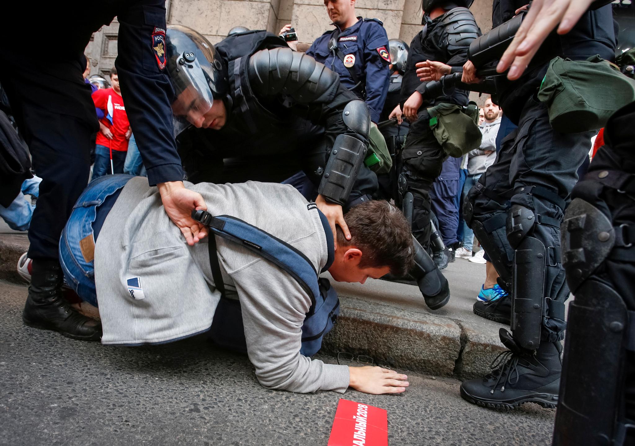 Politiet slo hardt ned på søndagens demonstrasjoner i Russland.