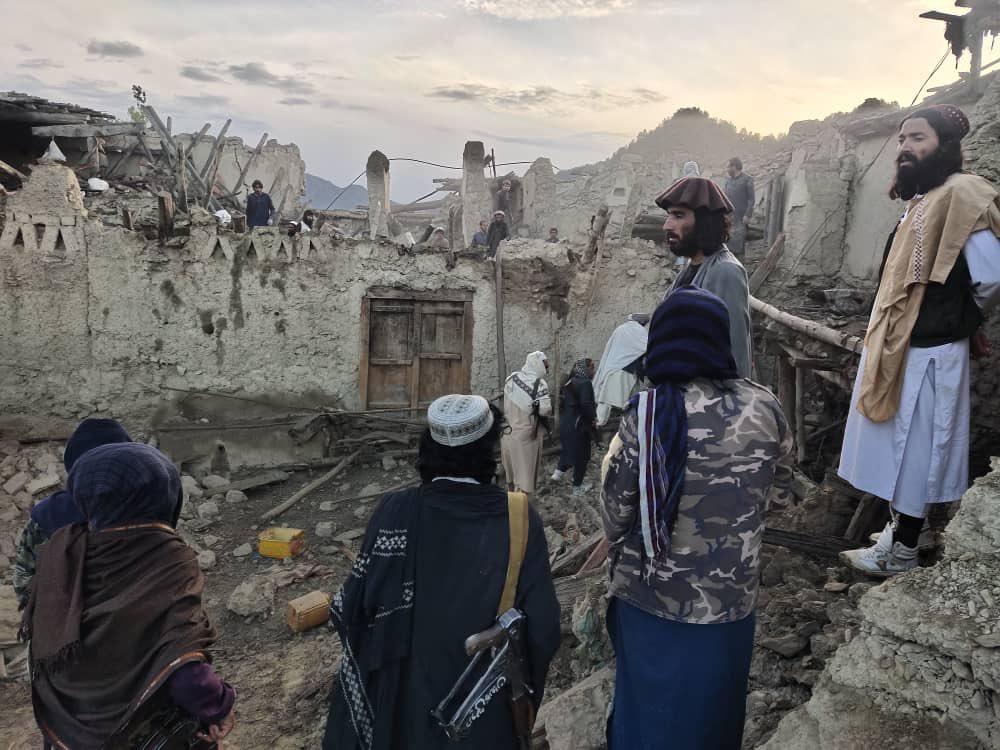 Kraftig jordskjelv i Afghanistan. Myndighetene melder om over 1000 døde.