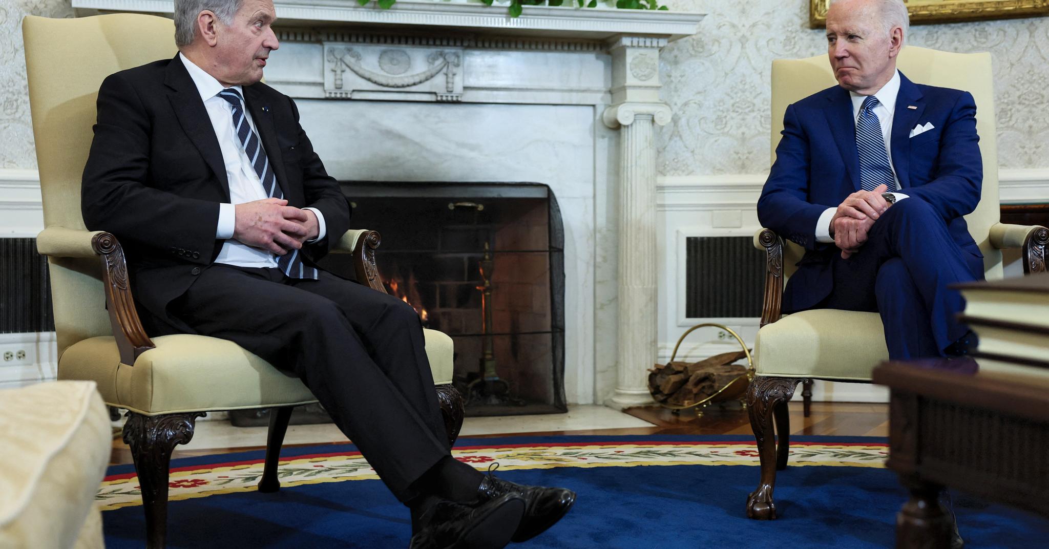 Den finske presidenten Sauli Niinistö har hatt tett kontakt med lederne for de store Nato-landene de siste ukene, blant annet USAs president Joe Biden. Hva de snakket om rundt eventuelt finsk Nato-medlemskap da Niinistö besøkte Det hvite hus 4. mars, er ikke kjent. 