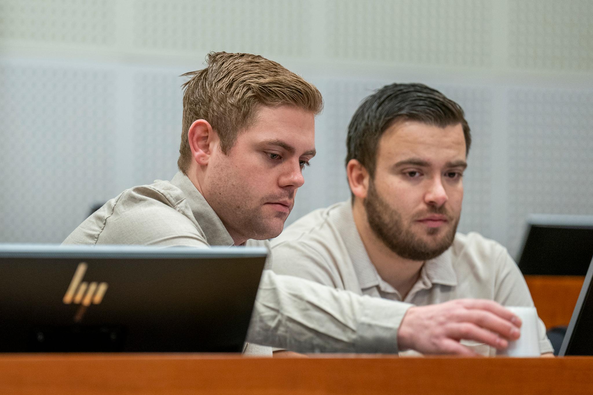 De to fornærmede kameratene Kevin Simensen og Kristian Pablo Teigen i retten denne uken. 