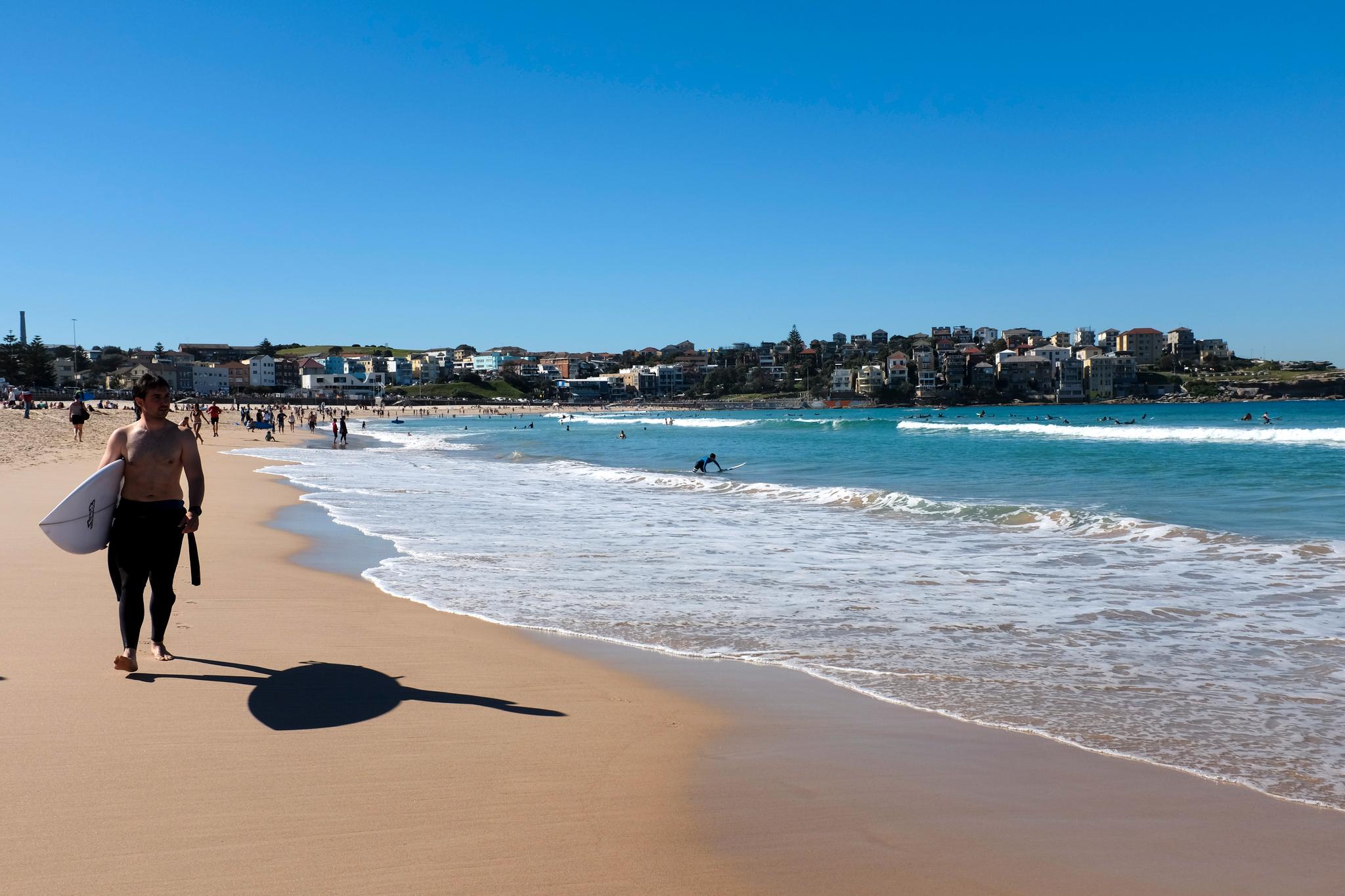 Australia opplevde tirsdag den varmeste dagen som noen gang er registrert. Den nye gjennomsnittstemperaturrekorden er på 40,9 grader. Her fra Bondi Beach i Sydney. 