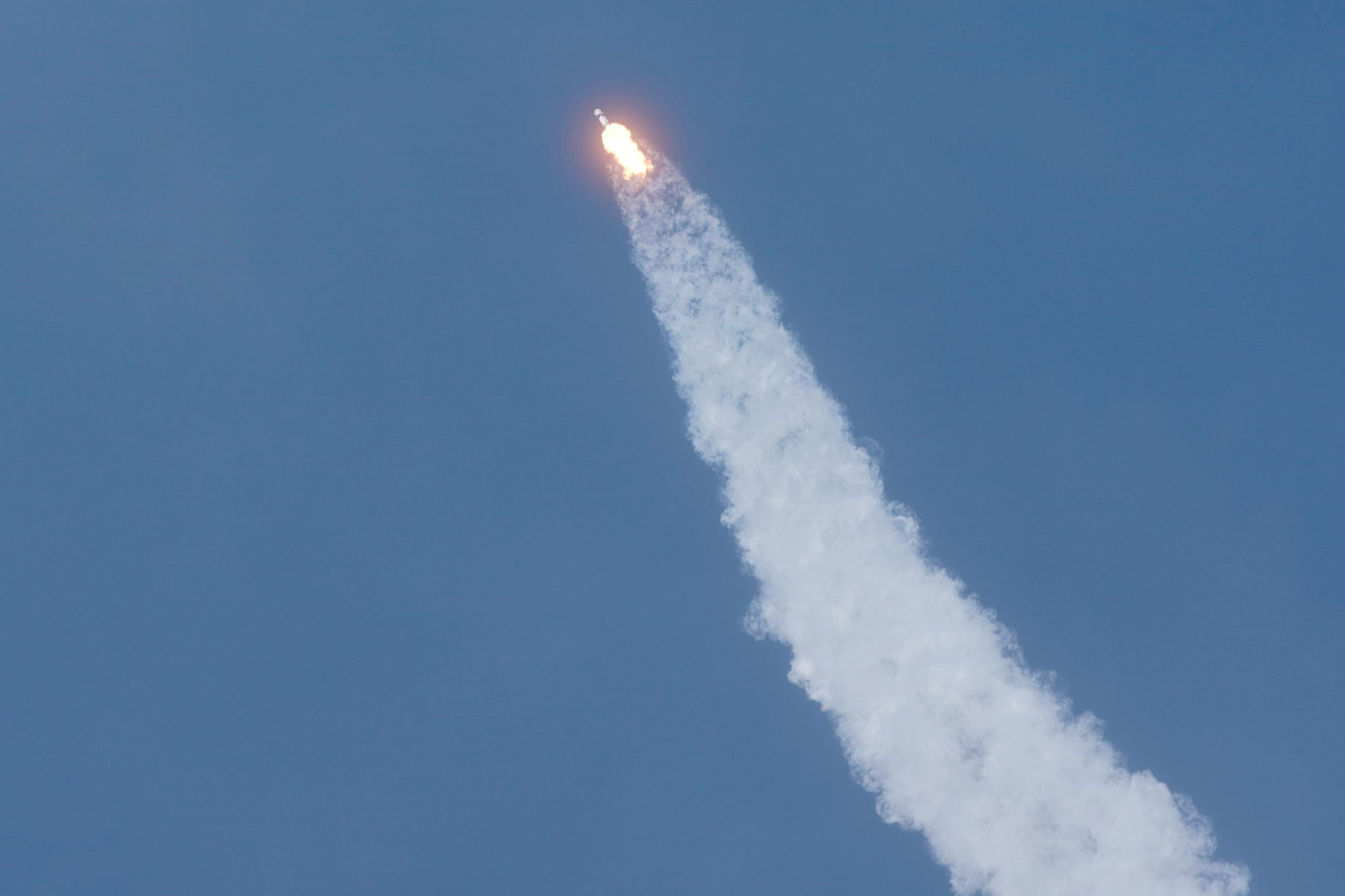 Det ble skrevet romfartshistorie da Spacex-raketten Falcon 9 og romkapselen Crew Dragon ble skutt opp fra Kennedy Space Center lørdag kveld.