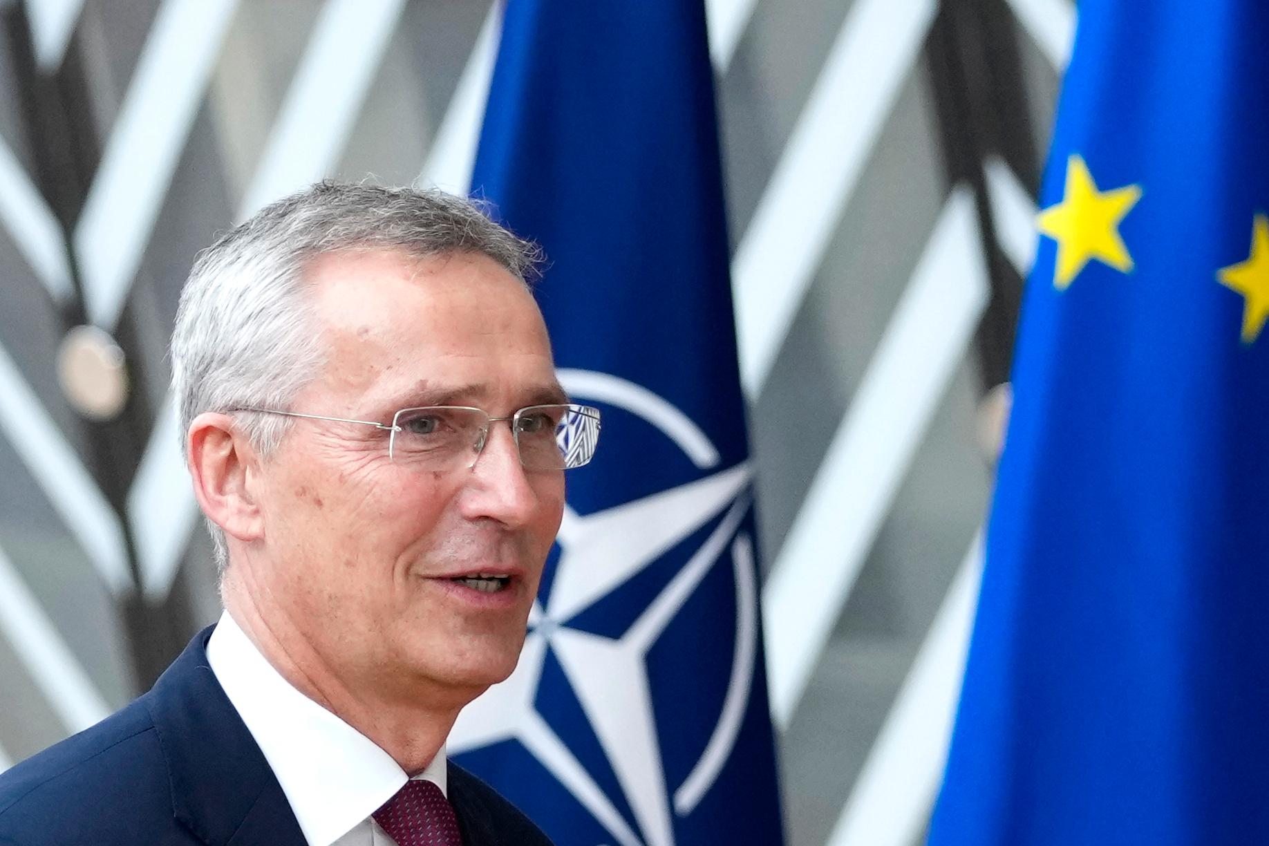 Tirsdag bekrefter Jens Stoltenberg at han har sagt ja til å fortsette som Natos generalsekretær i ett år til. 