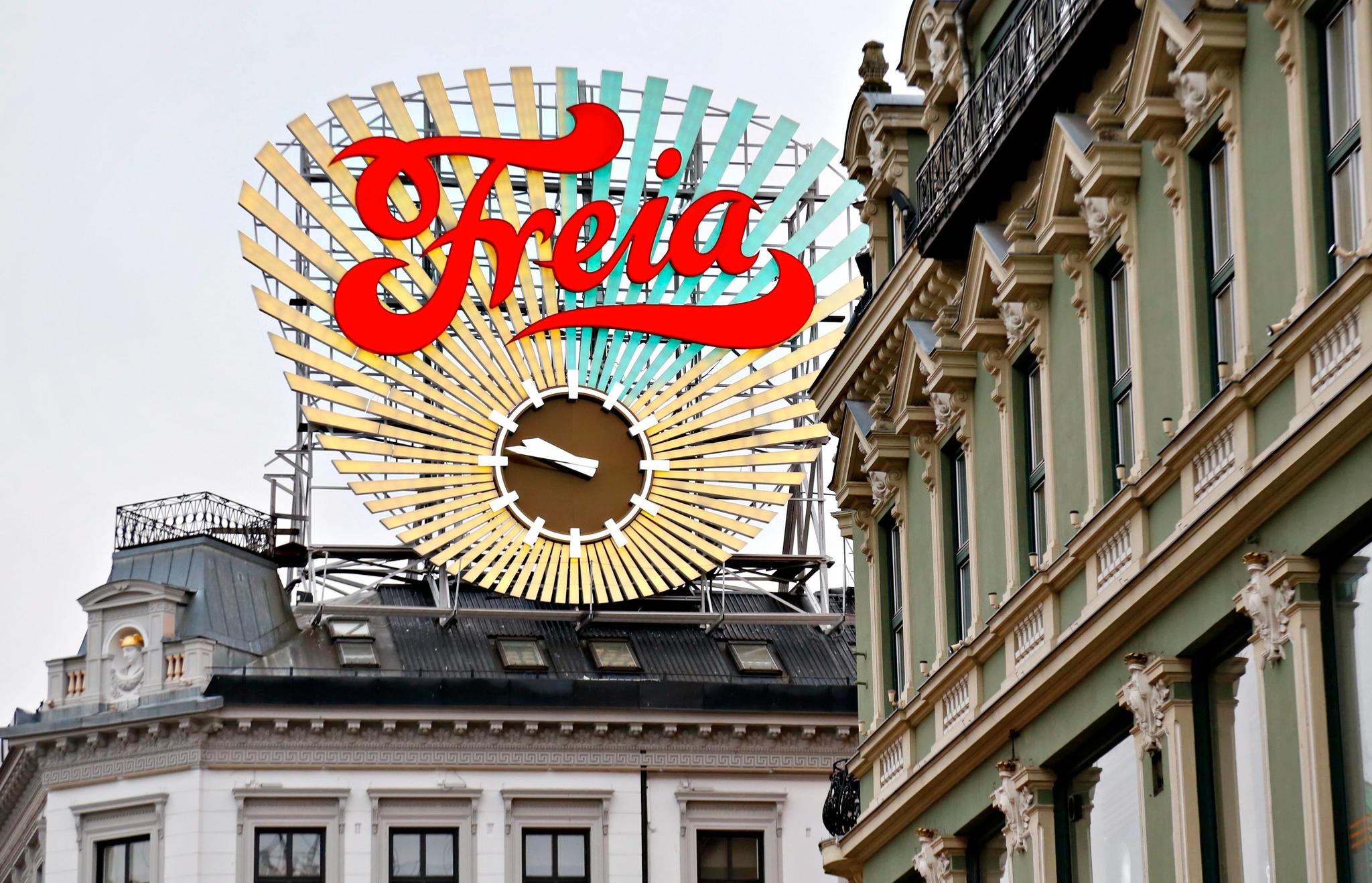 Her er den nye Freia-klokken nå, etter restaureringen i 2012.