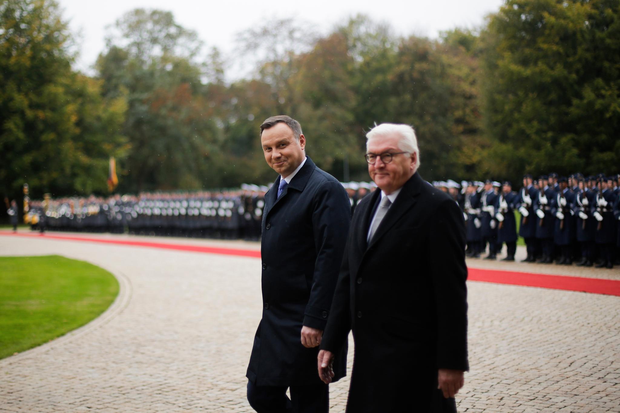 Presidentene Andrzej Duda (til venstre) og Frank-Walter Steinmeier ved et møte i fjor. De to starter markeringen kl. 04.20 om morgenen.