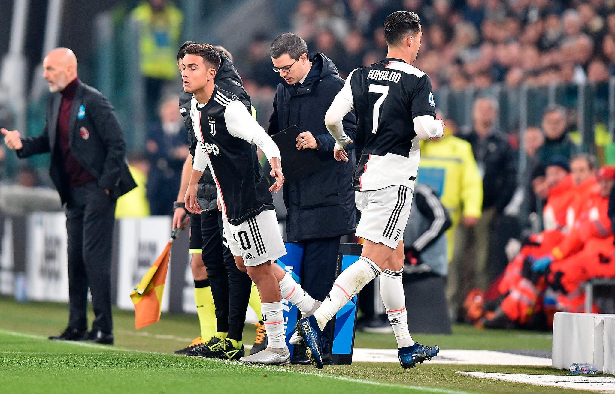 Her blir Cristiano Ronaldo erstattet av Paulo Dybala i søndagens oppgjør mot Milan.
