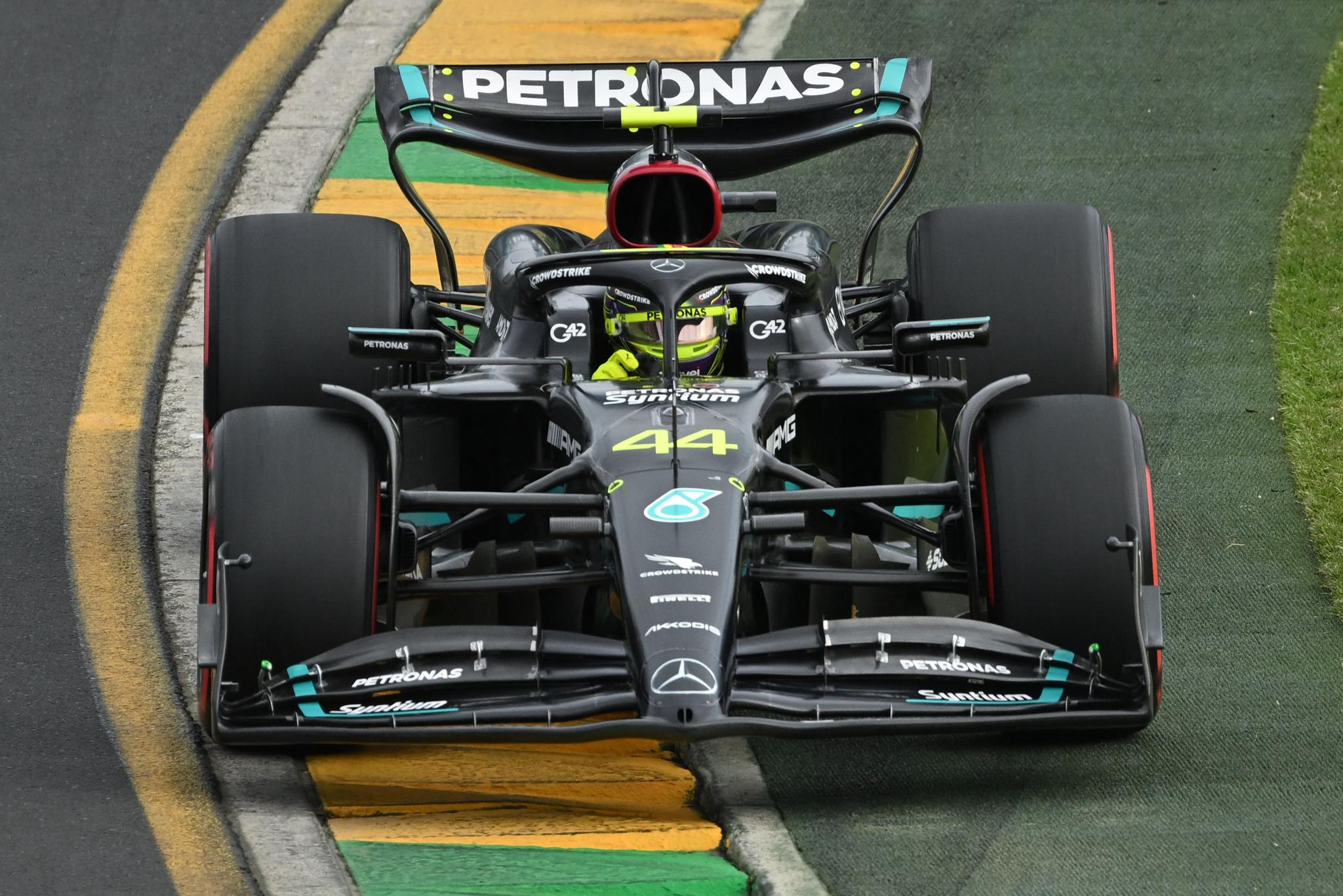 Lewis Hamilton i aksjon i lørdagens kvalifisering.