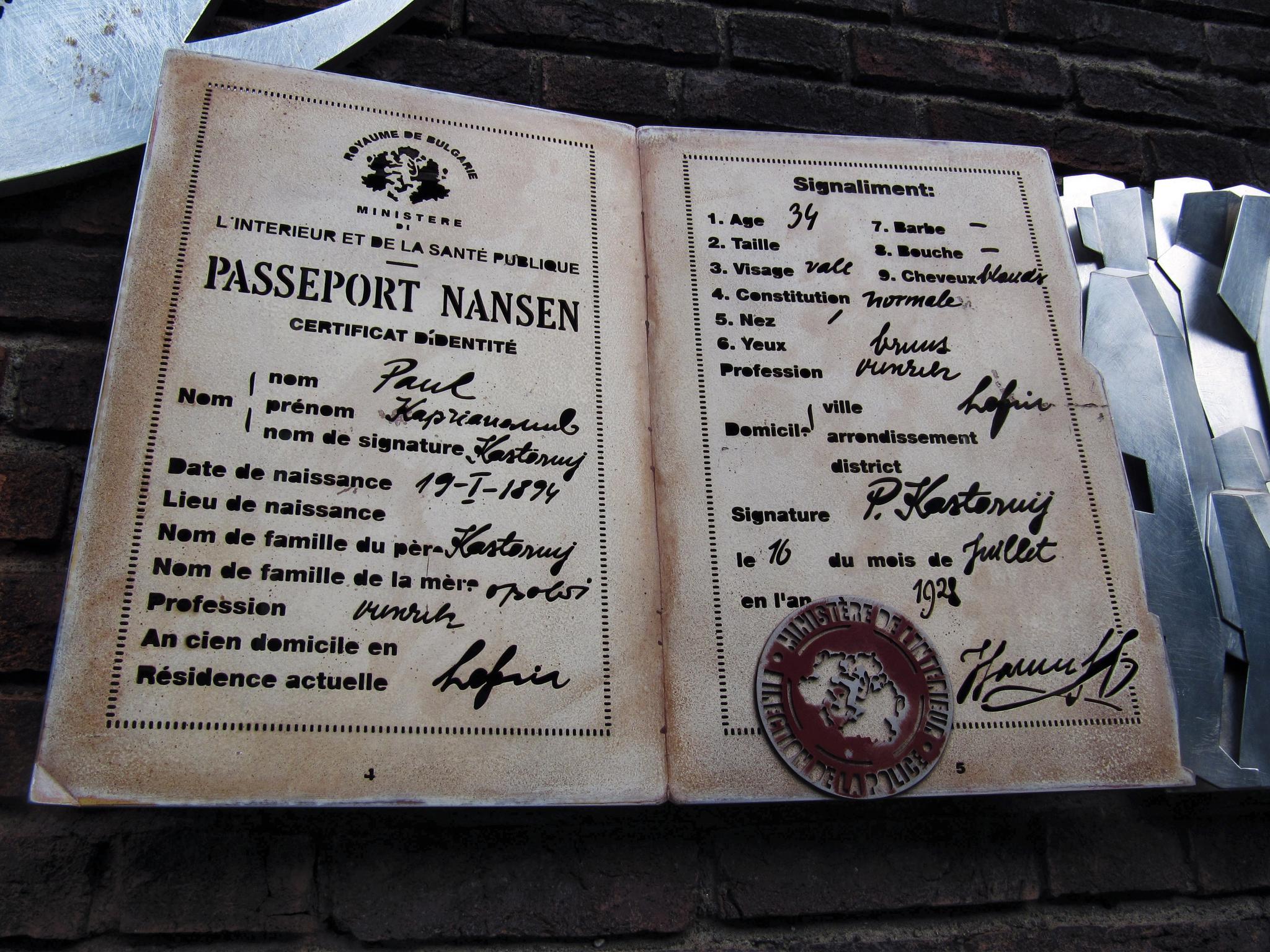 Arven fra Nansen er spesielt synlig innen internasjonal flyktninglovgivning, der Nansenpassene fremstår som epokegjørende.