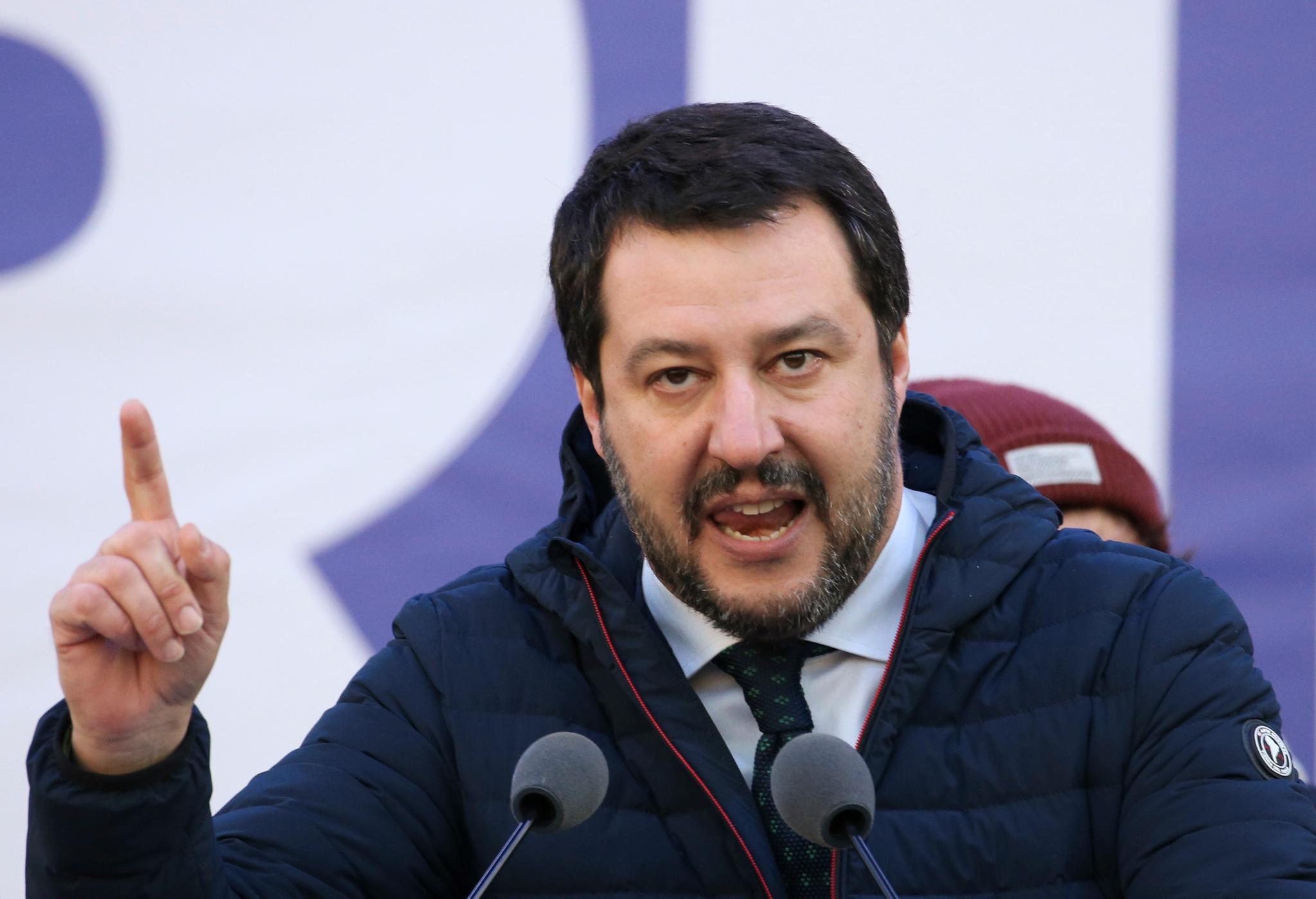 Mange hundre tusen migranter har kommet over Middelhavet til Italia de siste årene. Misnøyen med situasjonen har vært et sentralt tema i valgkampen til ytre høyre-partiet Lega og lederen Matteo Salvini, som ligger an til et rekordresultat i dag.
