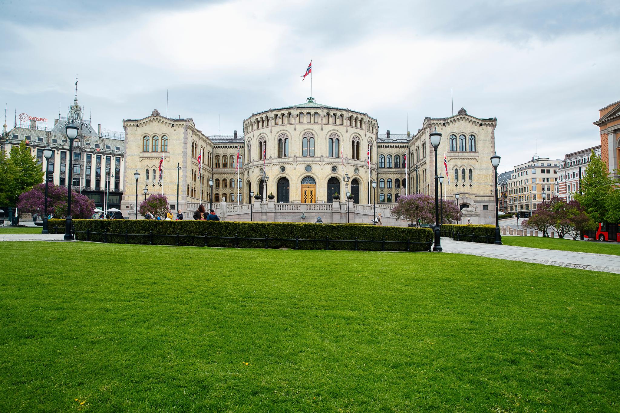 Stortingsbygningen i Oslo viser fordypningsmotivet.