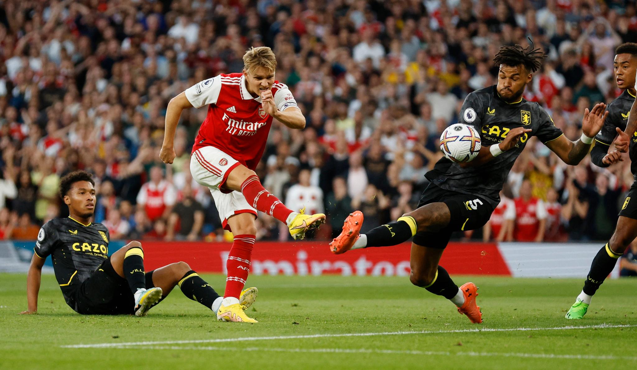 skille sig ud en lille Smuk Ødegaard av med skade - Arsenals femte strake serieseier
