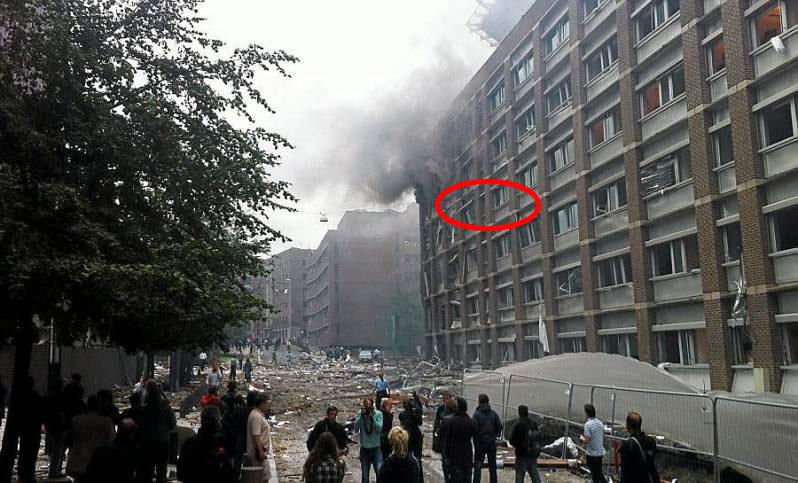 FASADEN BLÅST UT: Regjeringskvartalet ser ut som en krigssone etter eksplosjonen.