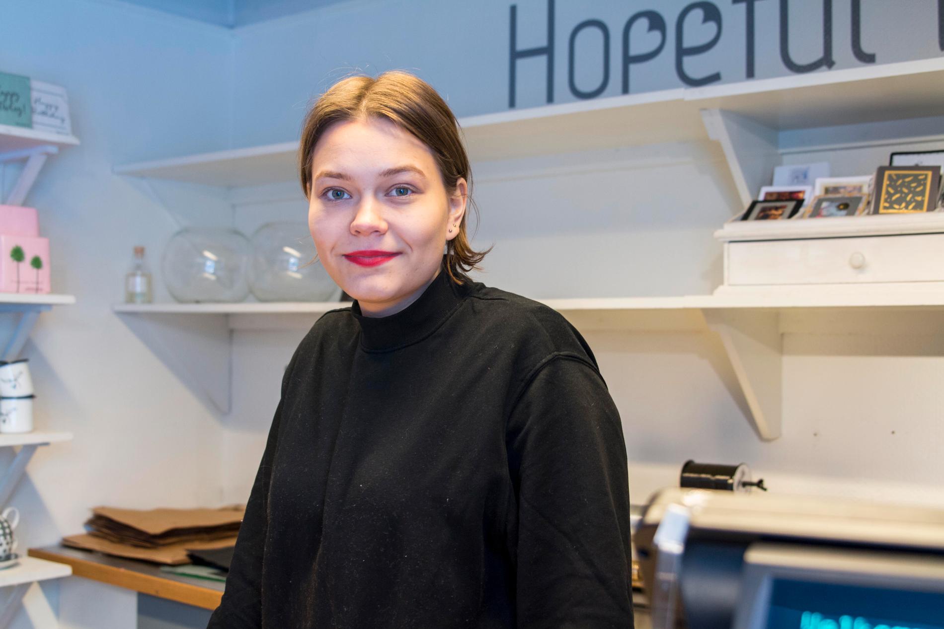 Etter å ha satt sykepleierstudiet på pause, har jobben hos Hopeful vært avgjørende for at hun vil fortsette med studiene, forteller Marie Justnes (23).