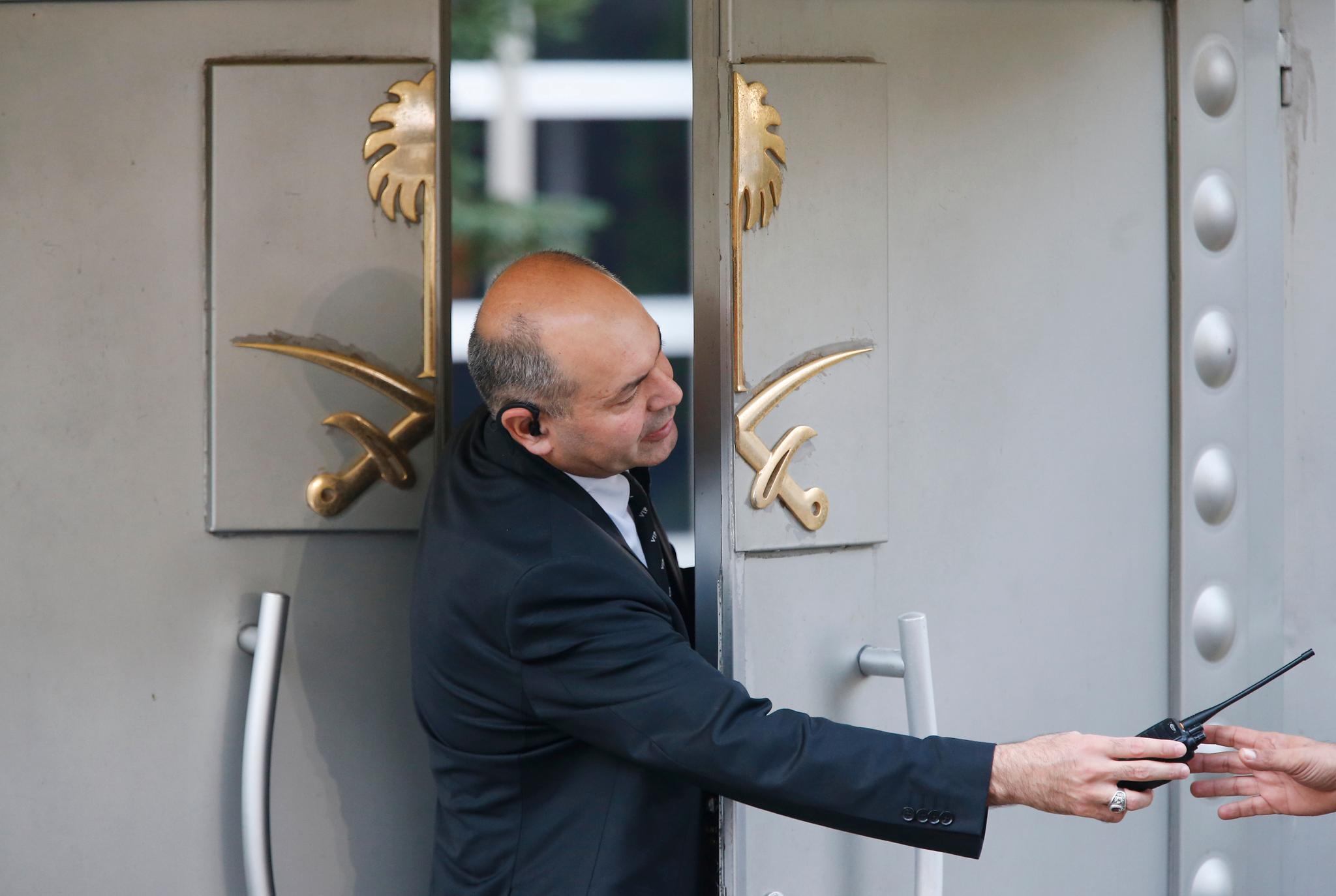President Recep Tayyip Erdogan klaget på at det hadde tatt mange dager før tyrkisk politi fikk komme inn i det saudiarabiske konsulatet.