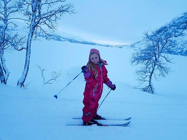  Lille vakre Anna koser seg i løypene på Filefjell. Foto: Anne Mjelstad 