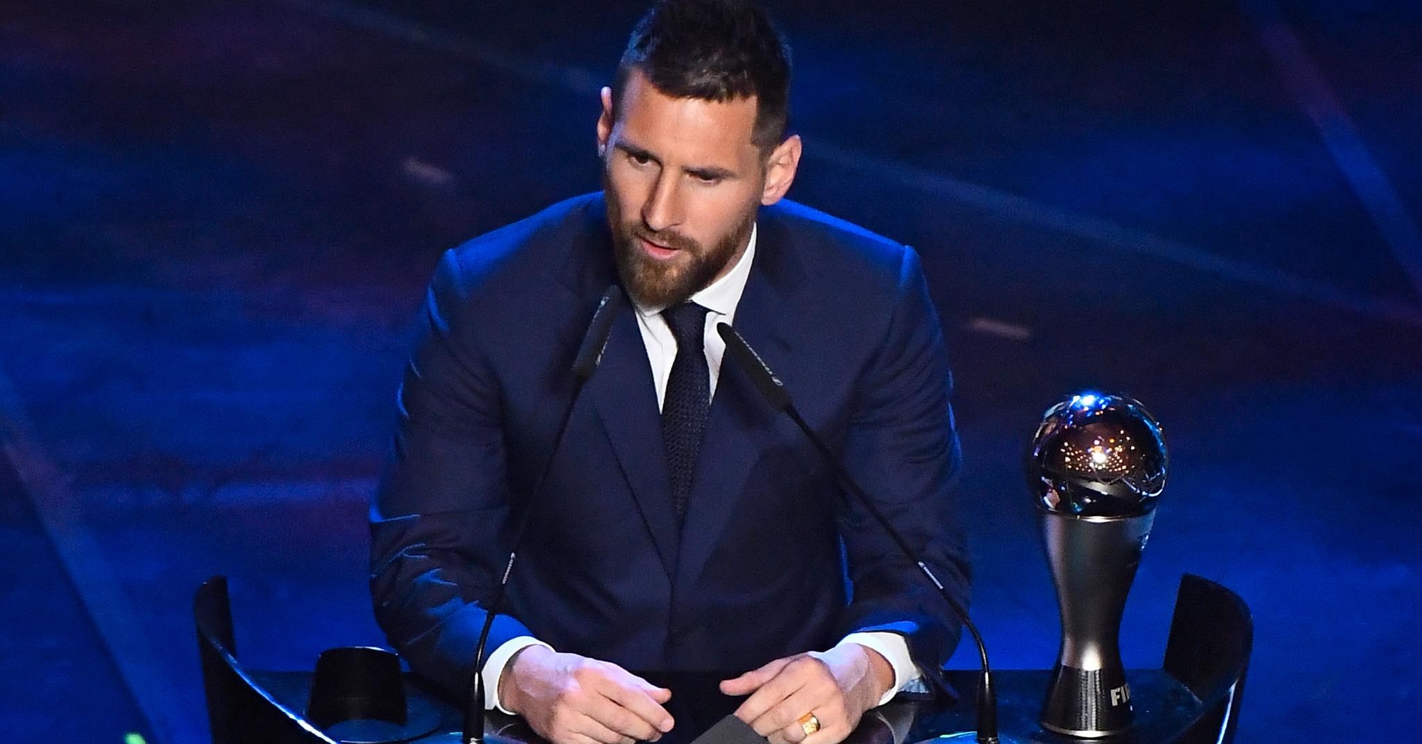 Lionel Messi ble kåret til årets spiller mandag. 
