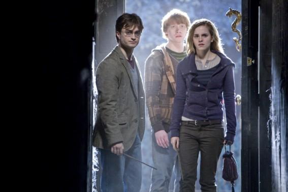 Harry (Daniel Radcliffe), Ronny (Rupert Grint )og Hermine (Emma Watson) har vært en del av manges barndom.   