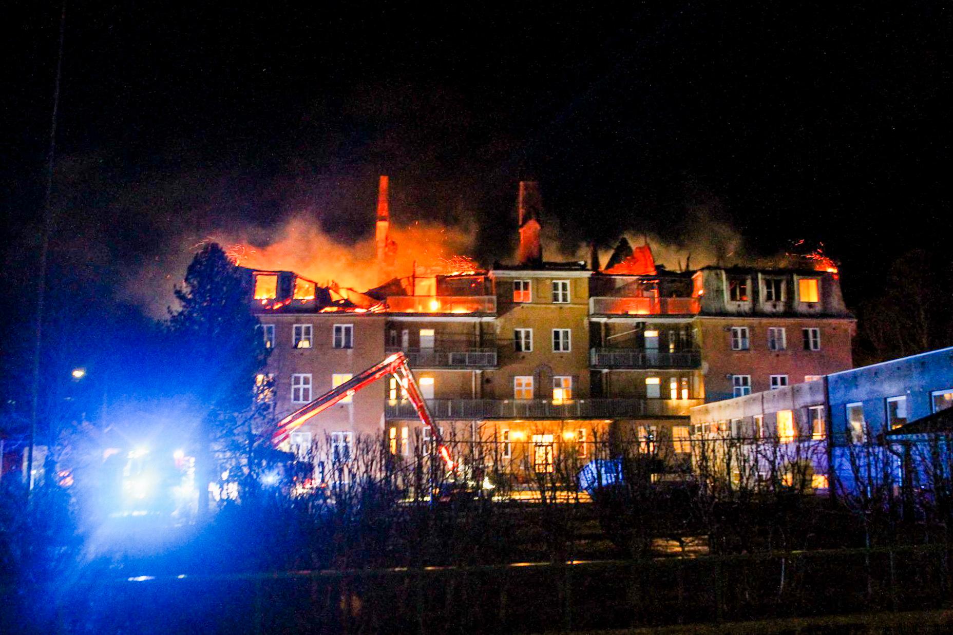 Brann i Mandheimen asylmottak på Rjukan natt til lørdag. Foto: Radio Rjukan / NTB scanpix