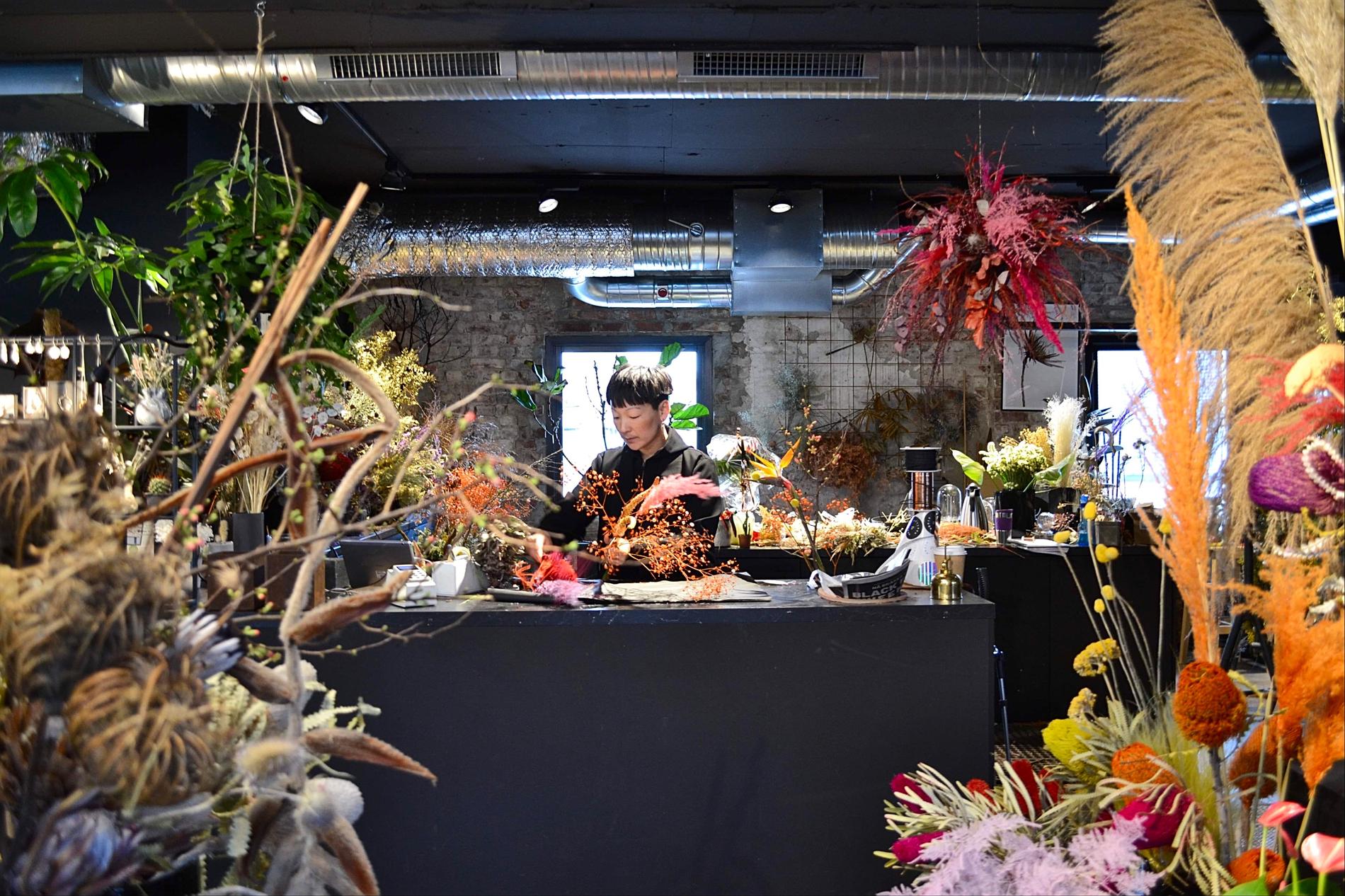 Elisabeth Strøm, eier av Stilken & Strøm og er utdannet blomsterdekoratør, deler sine beste tips.