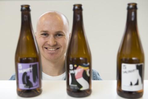 Bjarte Halvorsen har sammen med kona Tonje satset sparepengene på Salikatt Bryggeri AS, et nystartet bryggeri.