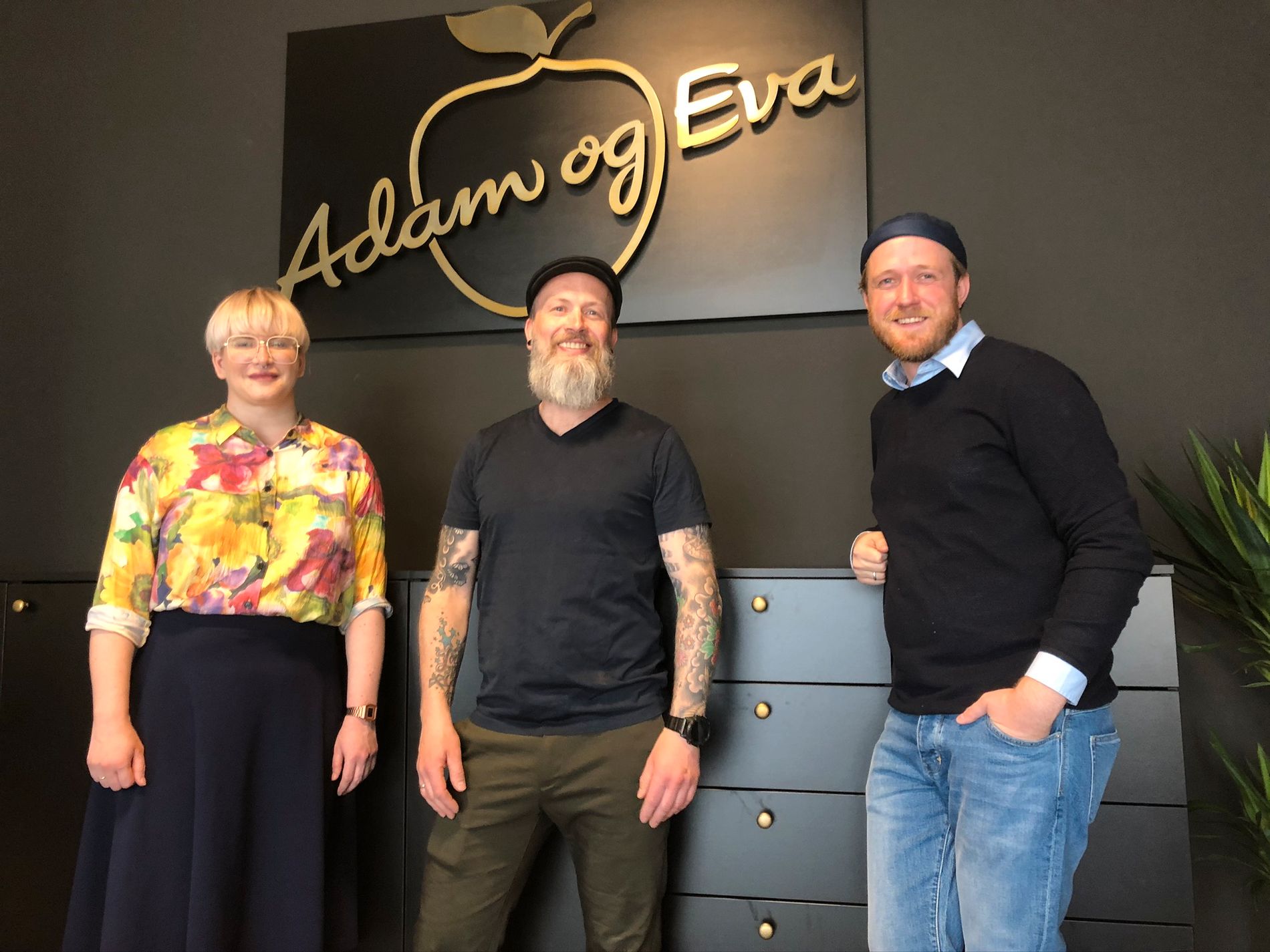 Elisabeth Dalaker, Erland Hoholm og Oddmund Olsen åpnet dørene til Adam og Eva i Stavanger sentrum fredag formiddag. 