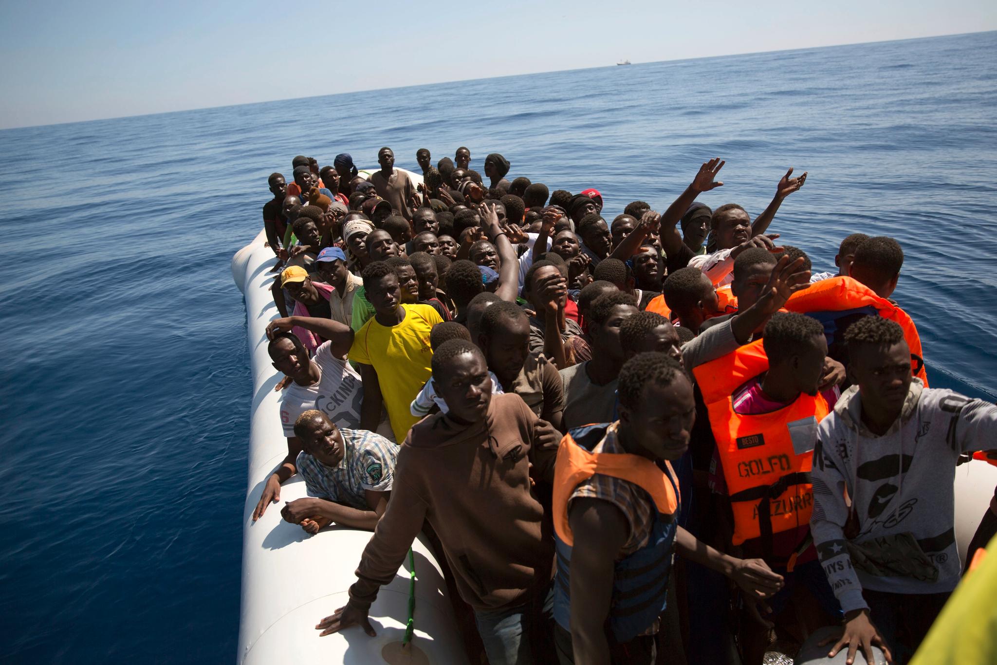 Så langt i år har 2300 personer druknet i Middelhavet mens de har forsøkt å ta seg til Europa.