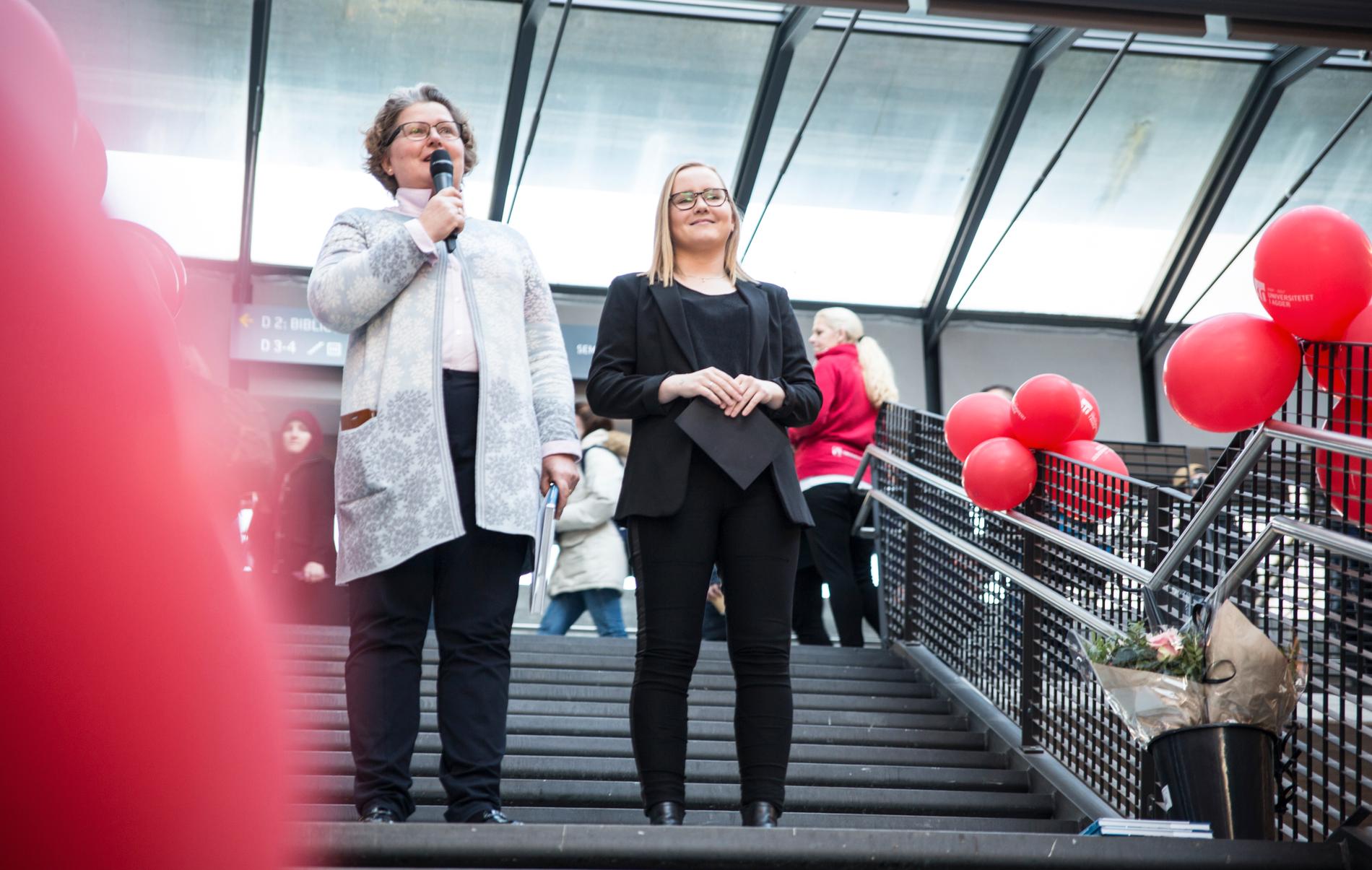 Astrid Birgitte Eggen, viserektor, åpnet den nye Vrimlehallen med tale og blomster sammen med Benedicte Nordli, fagpolitisk ansvarlig ved UiA.