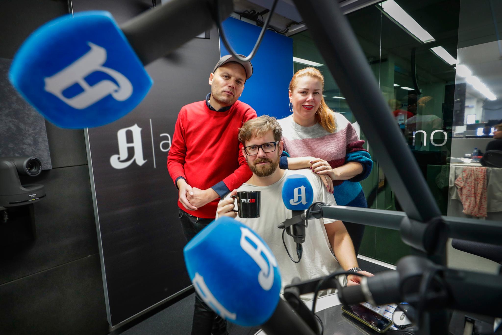 Hver onsdag fremover skal Einar Aarvig (t.v.), Cecilie Asker og Jonas Brenna (midten) nerde om aktuelle TV-serier.