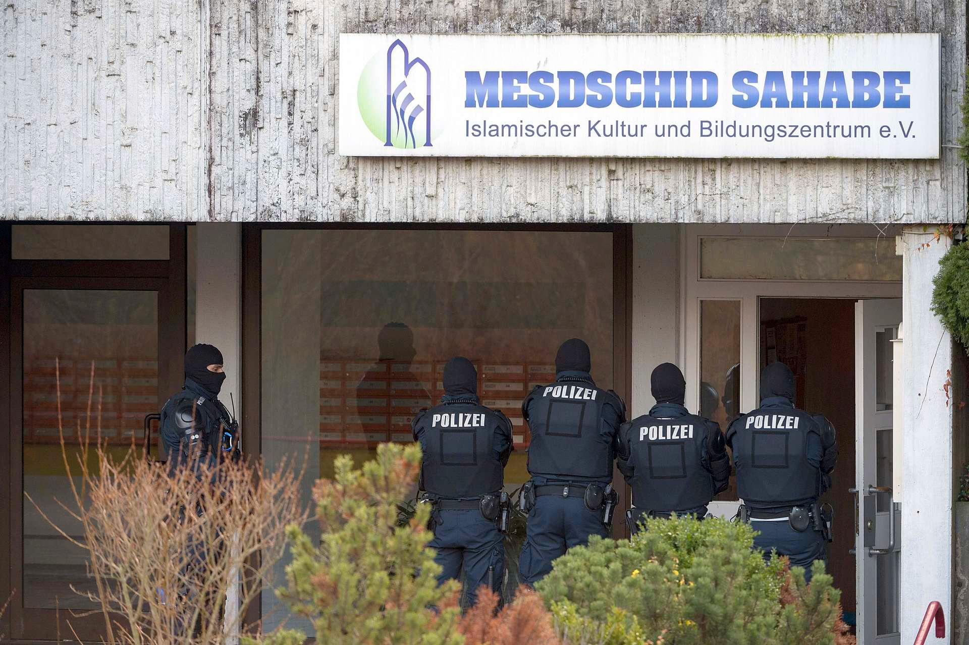 Stuttgart: Politiet har beslaglagt datautstyr, smarttelefoner og dokumenter i denne moskeen. 