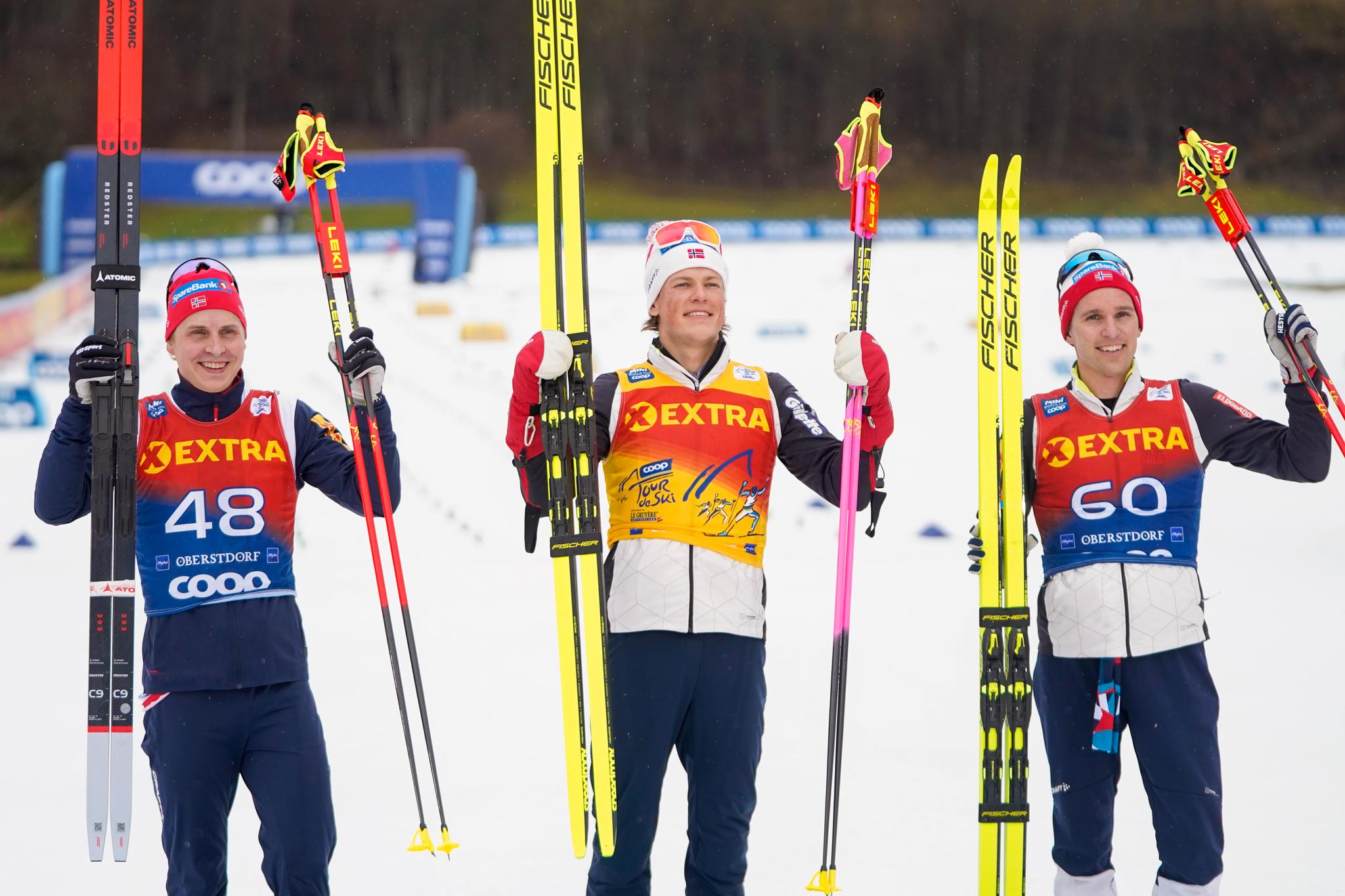 Simen Hegstad Krüger og Didrik Tønseth er en del av det norske landslaget. Det har Johannes Høsflot Klæbo (i midten) sagt nei til. Her fra et løp sist vinter. 