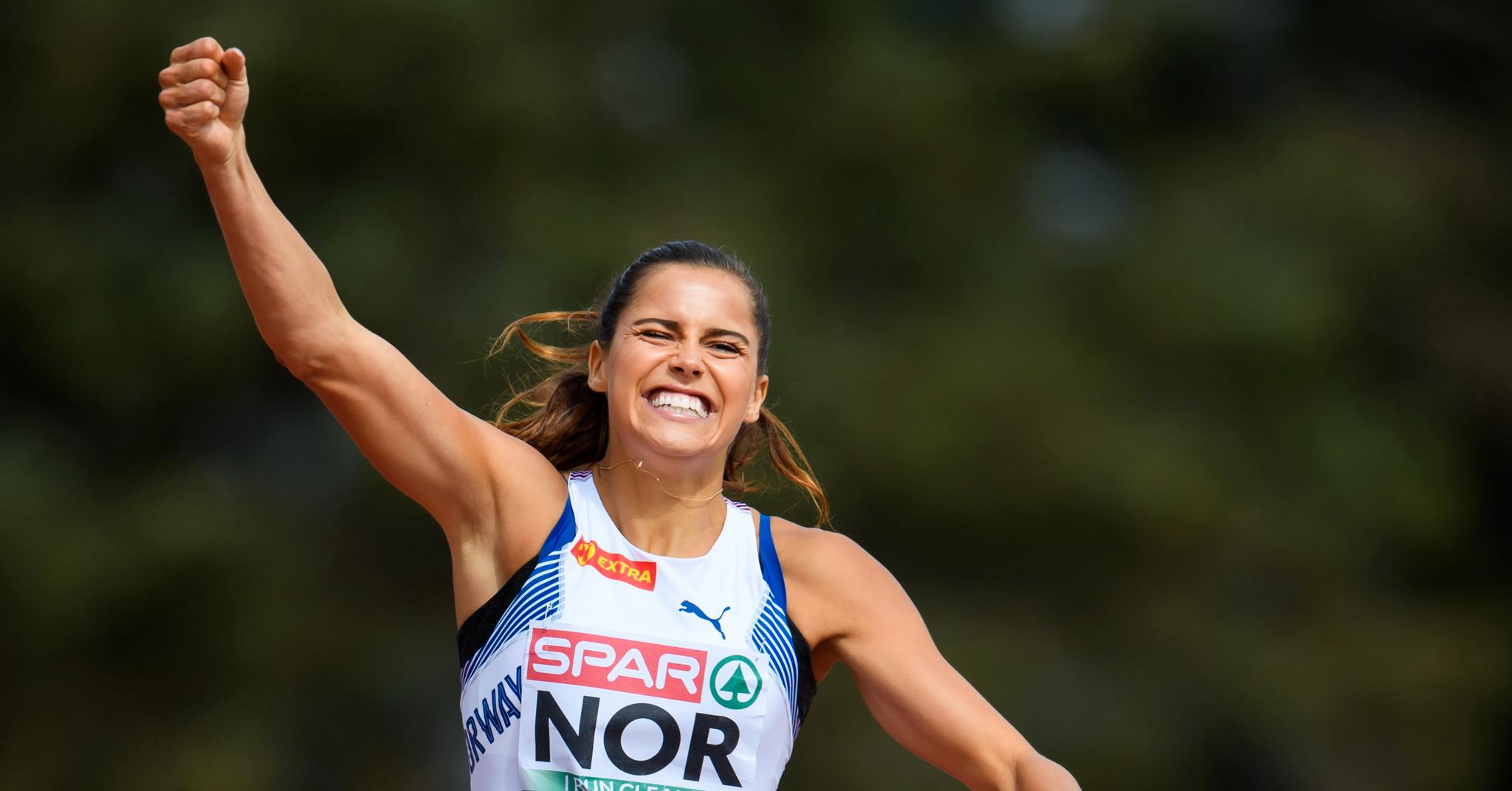 Amalie Iuel smadret sine konkurrenter og løp inn til en suveren seier på 400 meter hekk.