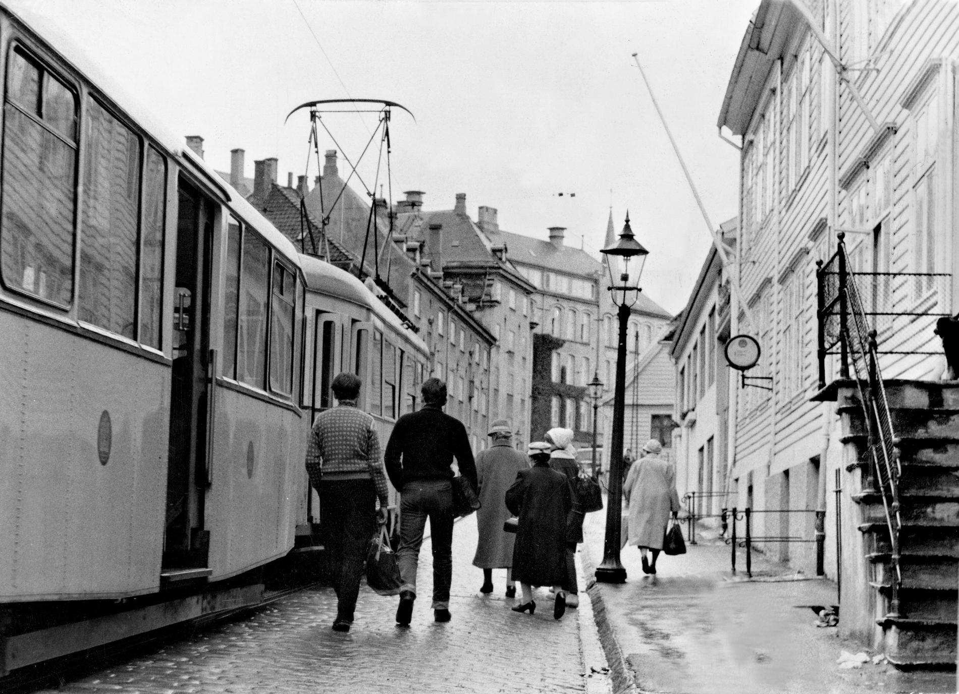 SANDVIKEN: Fra 1897 til 1961 gikk det trikk til Sandviken. Men da var det slutt. Her er siste turen dokumentert av BT.