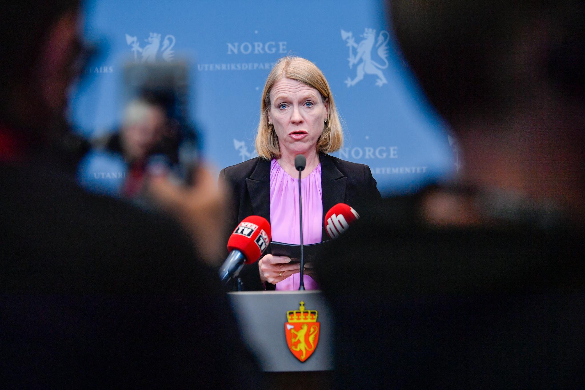 Utenriksminister Anniken Huitfeldt (Ap) holdt pressekonferanse tirsdag kveld om operasjonen med å hente to kvinner hjem fra Syria.