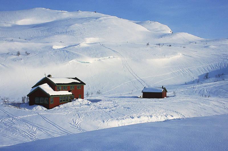  Taumevatn ligger en 12 kilometers skitur unna Ådneram. 