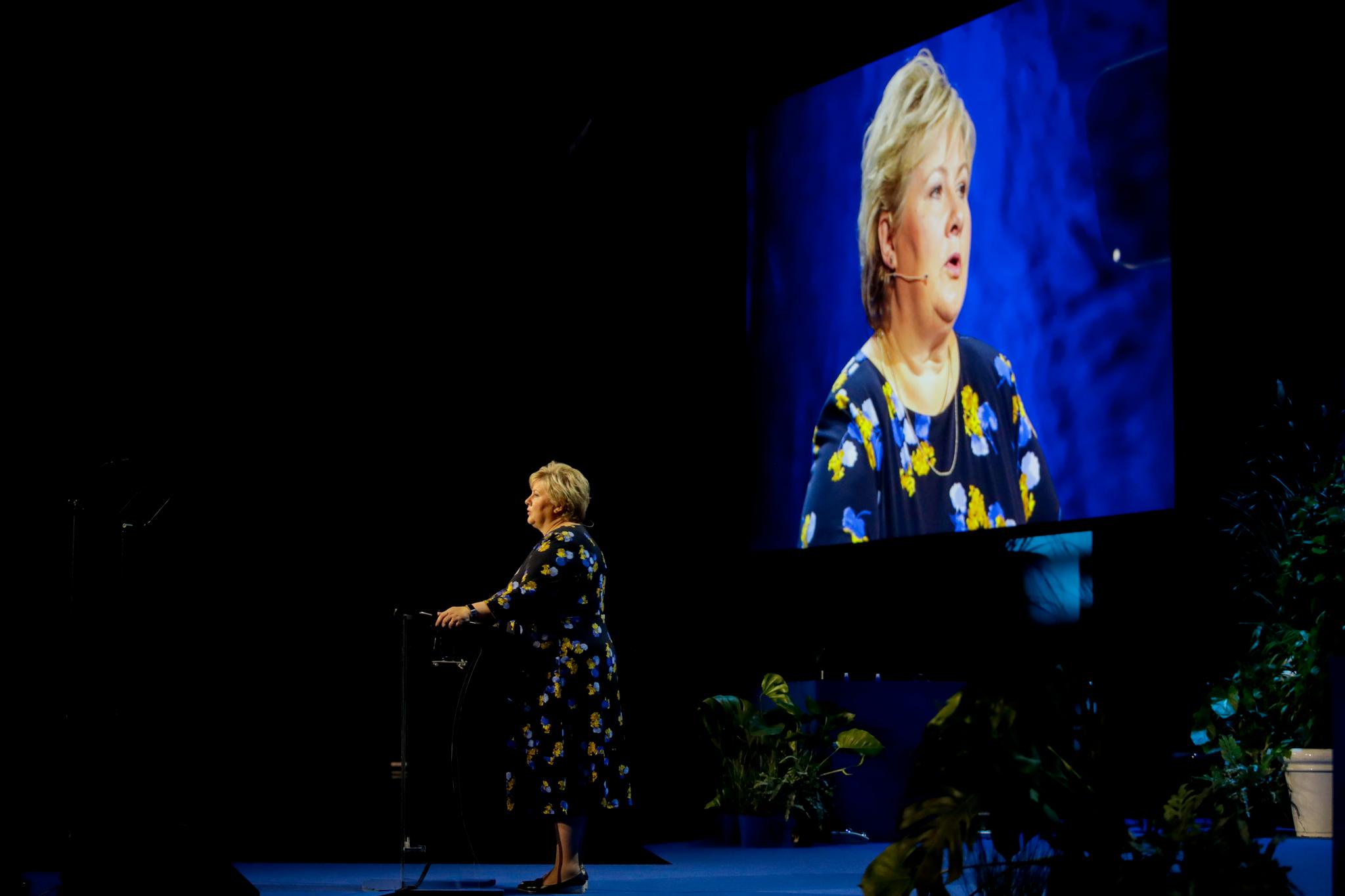 Høyre-leder Erna Solberg nevnte ikke Moria-flyktningene i landsmøtetalen. Men det kan bli en het politisk sak i høst.