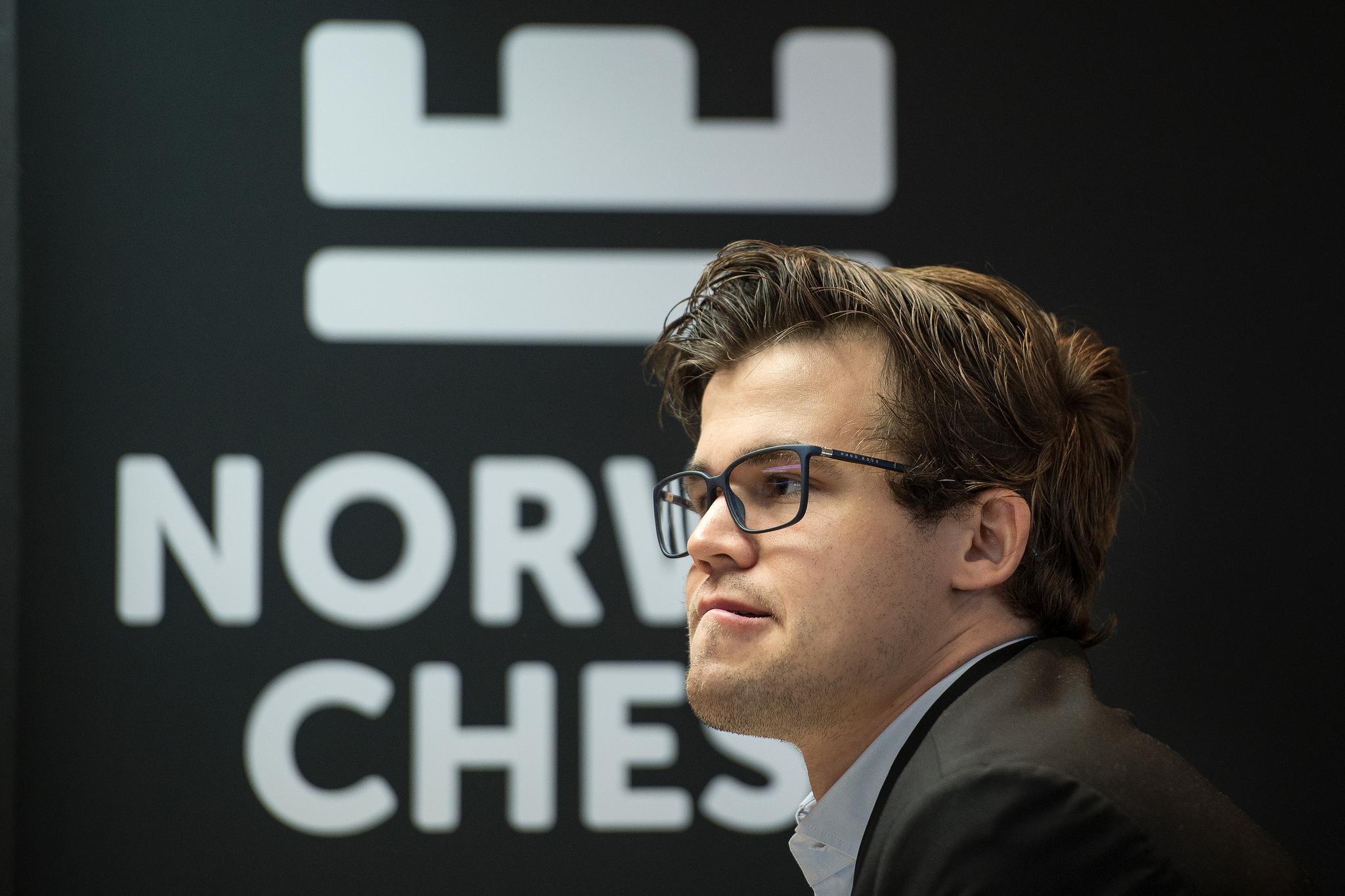 Magnus Carlsen har startet egen sjakklubb. Målet er å få så mange medlemmer at de får innflytelse når det skal avgjøres om Norges Sjakkforbund skal inngå en sponsoravtale med spillselskapet Kindred Group. 