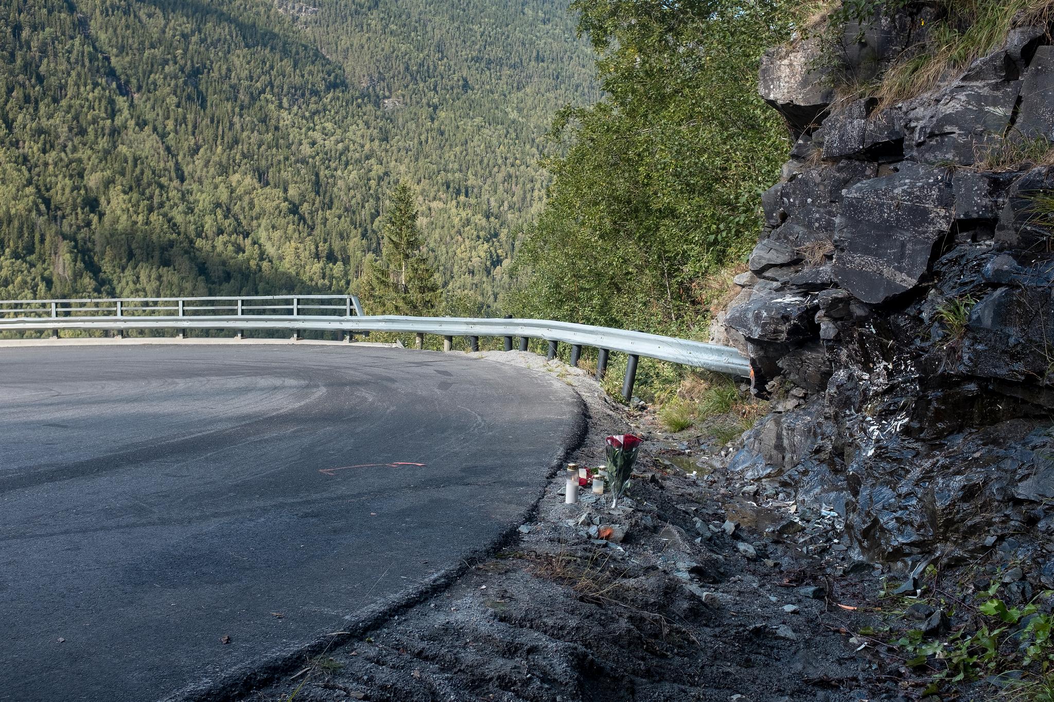 Ulykken skjedde i denne svingen på vei ned mot Rjukan. 