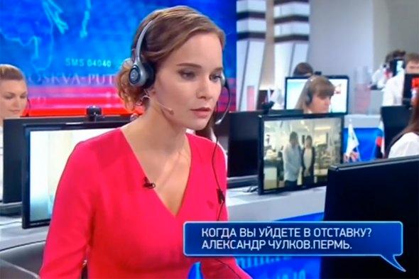 «Når har du tenkt å gå av», spurte en russisk seer. En rekke meget kritiske Putin-spørsmål dukket opp på TV-skjermene i dag.