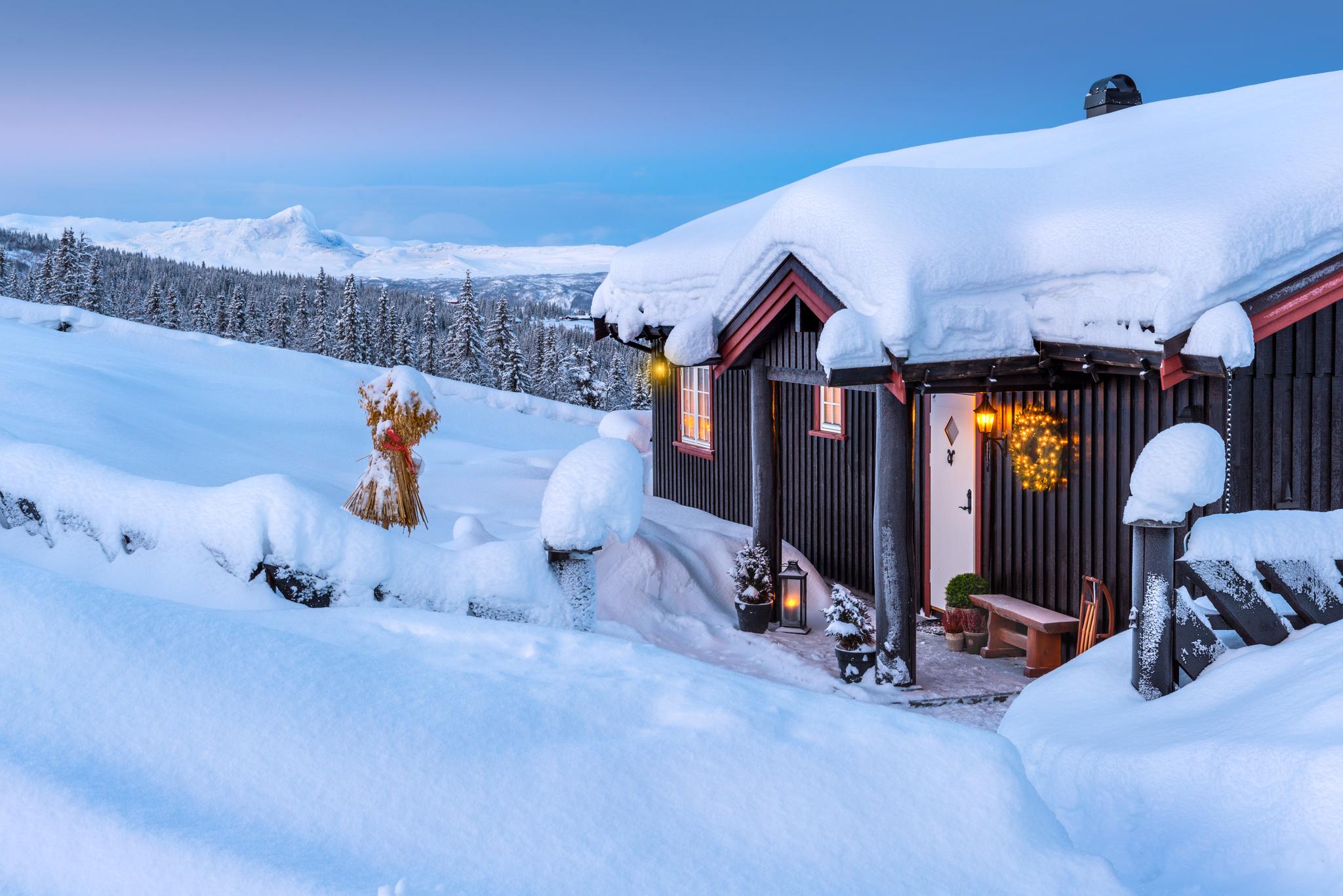 SNØSIKKERT: For svært mange eiere av fjellhytter er det viktig at de har nok snø rundt hytta gjennom hele vinteren.