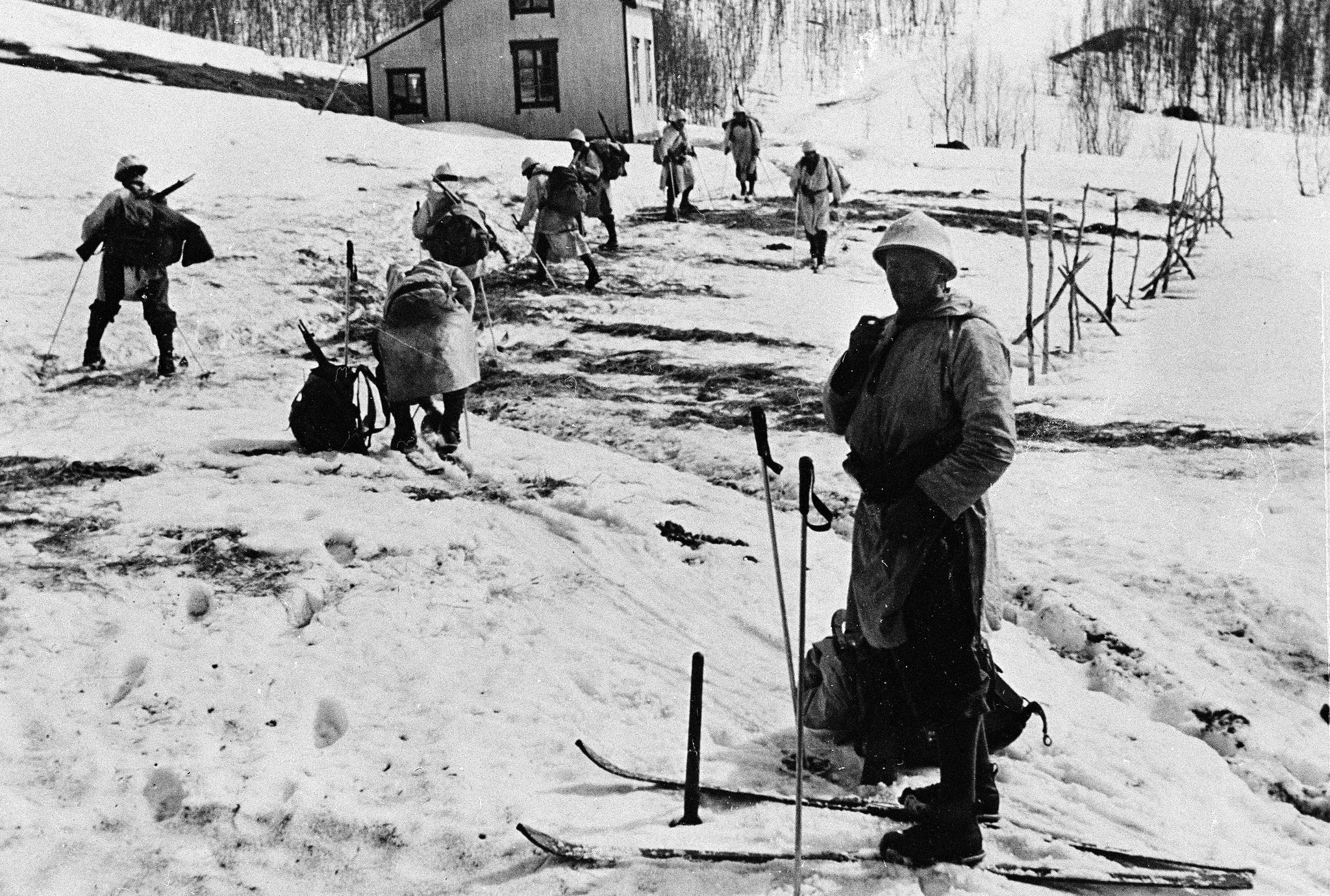 Fra kampene i Narvik våren 1940. Fransk alpejeger i forgrunnen.