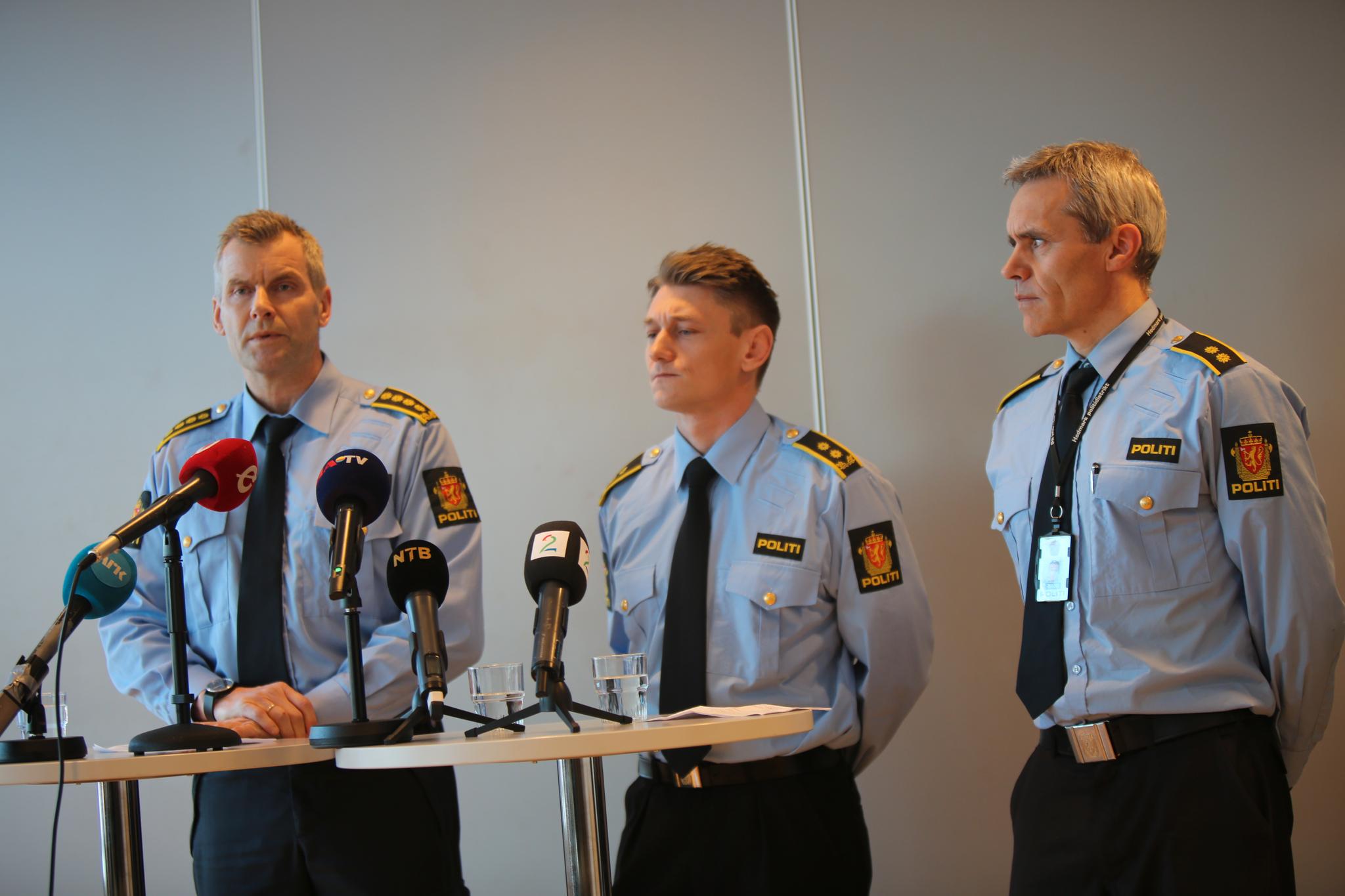  Lensmann Terje Krogstad, politiadvokat Andre van der Eynden og etterforskningsleder Trond Blikstad på pressekonferansen fredag.